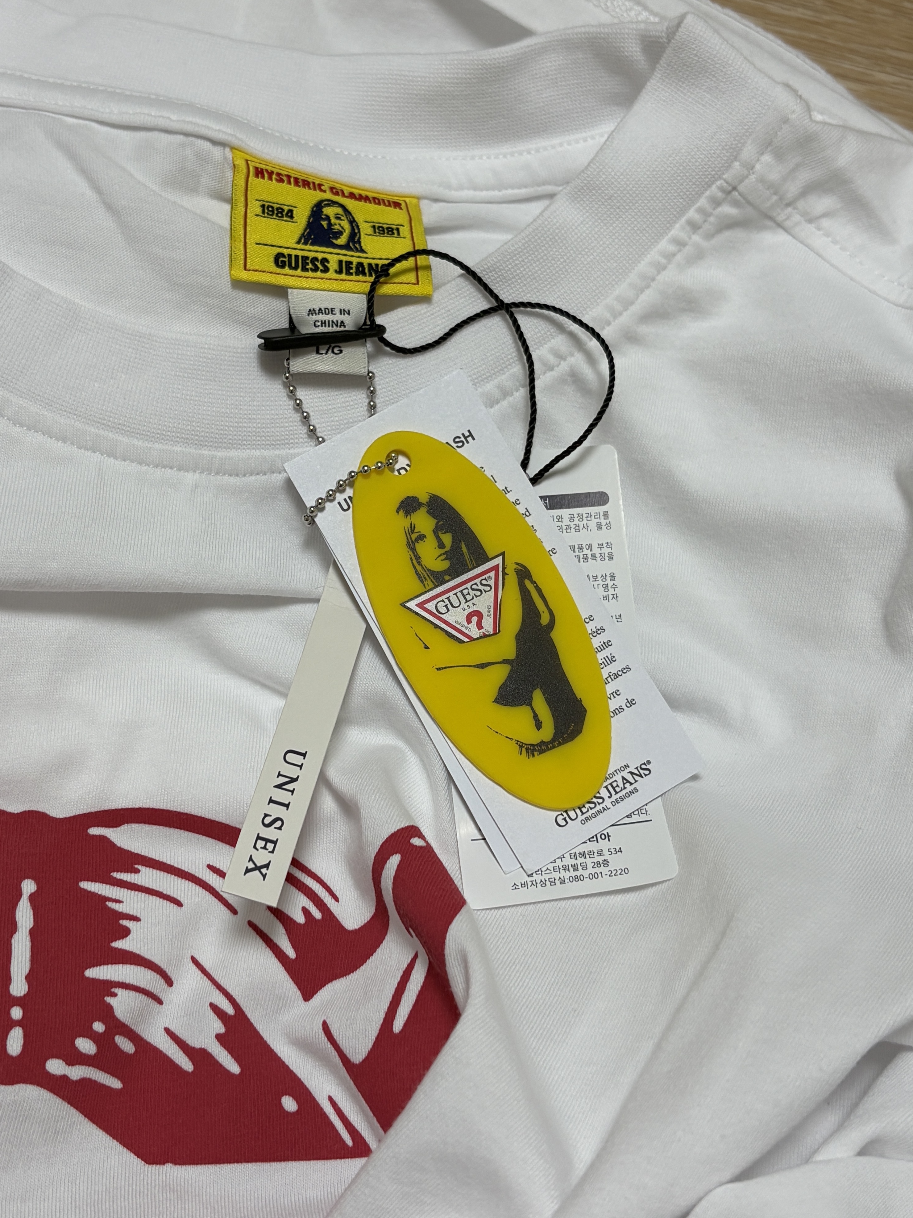 GUESS Jeans x Hysteric Glamour Printed T-Shirt White Multi 착용 스타일 - 3