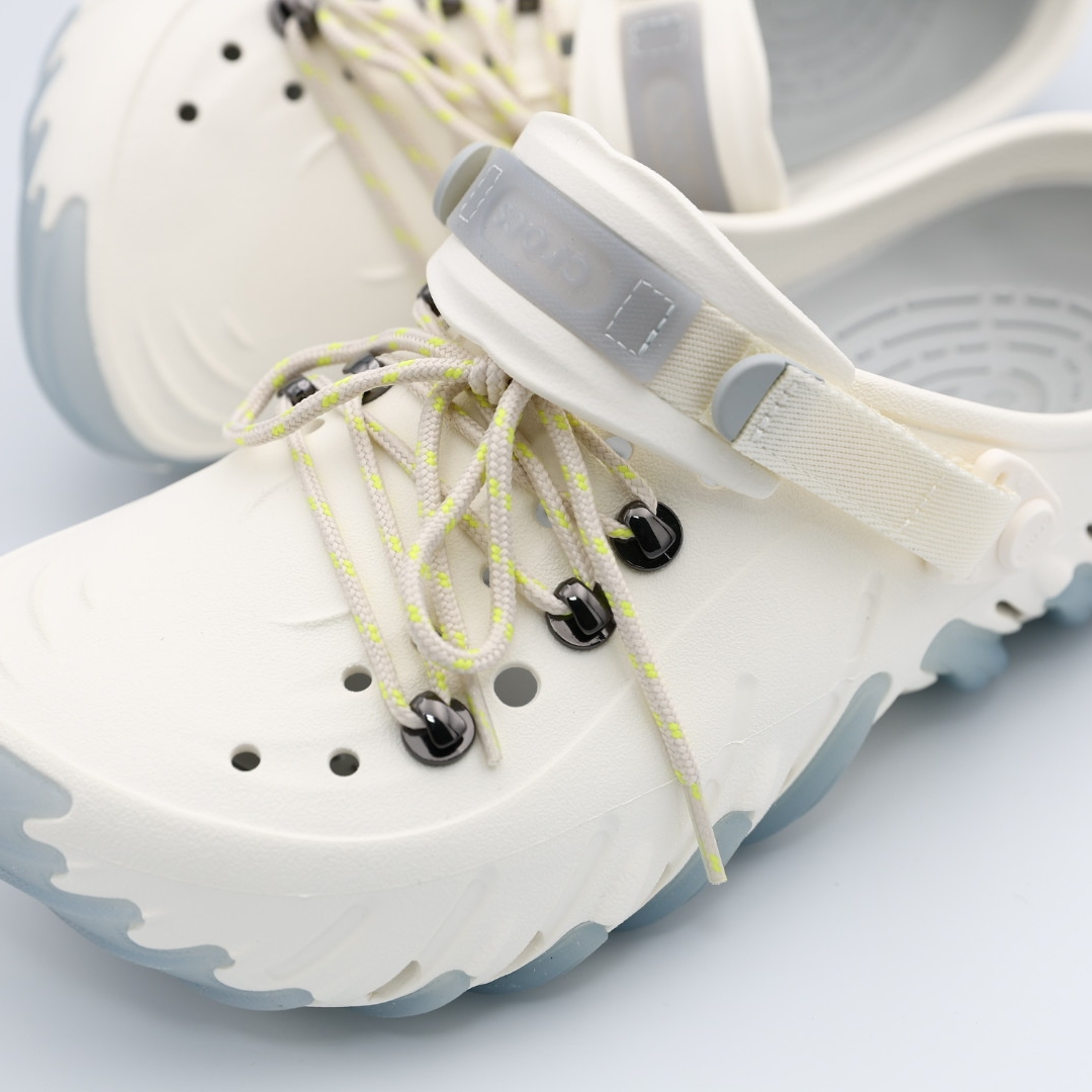 Crocs Echo RO Icy Clog Chalk 착용 스타일