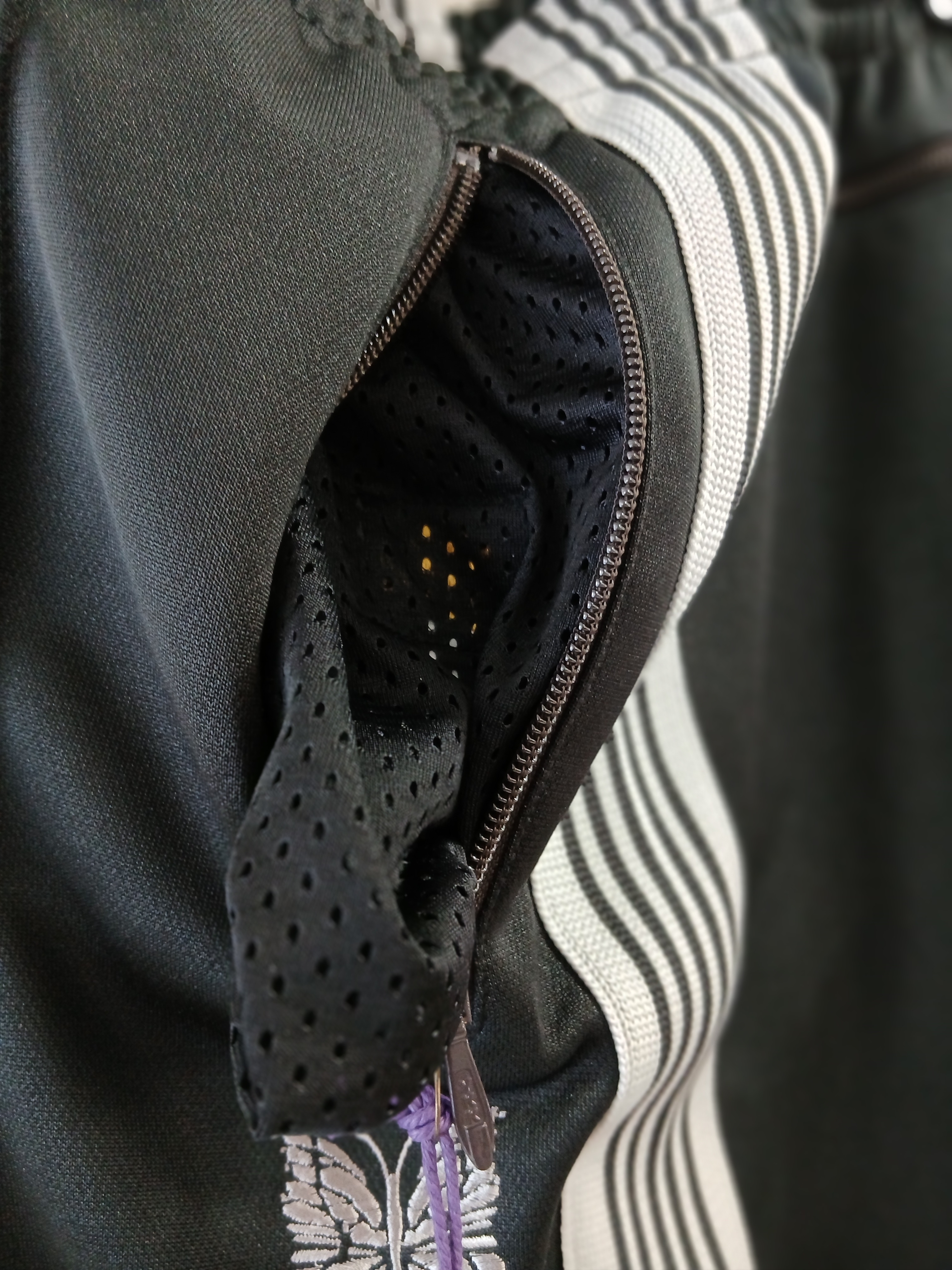 Needles Track Pant Poly Smooth Charcoal 착용 스타일 - 10