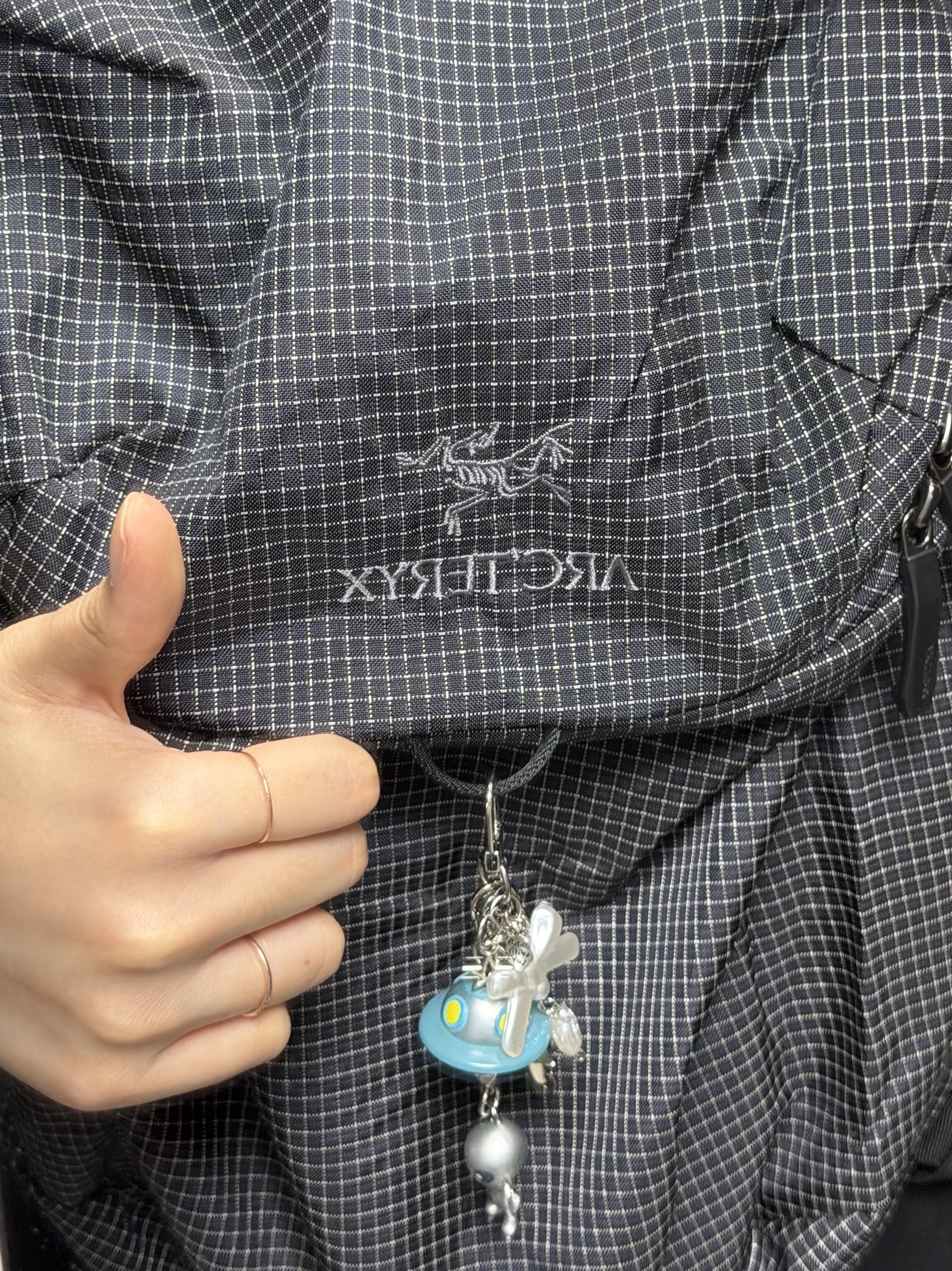 Arc'teryx Konseal 15 Backpack Black 착용 스타일 - 1