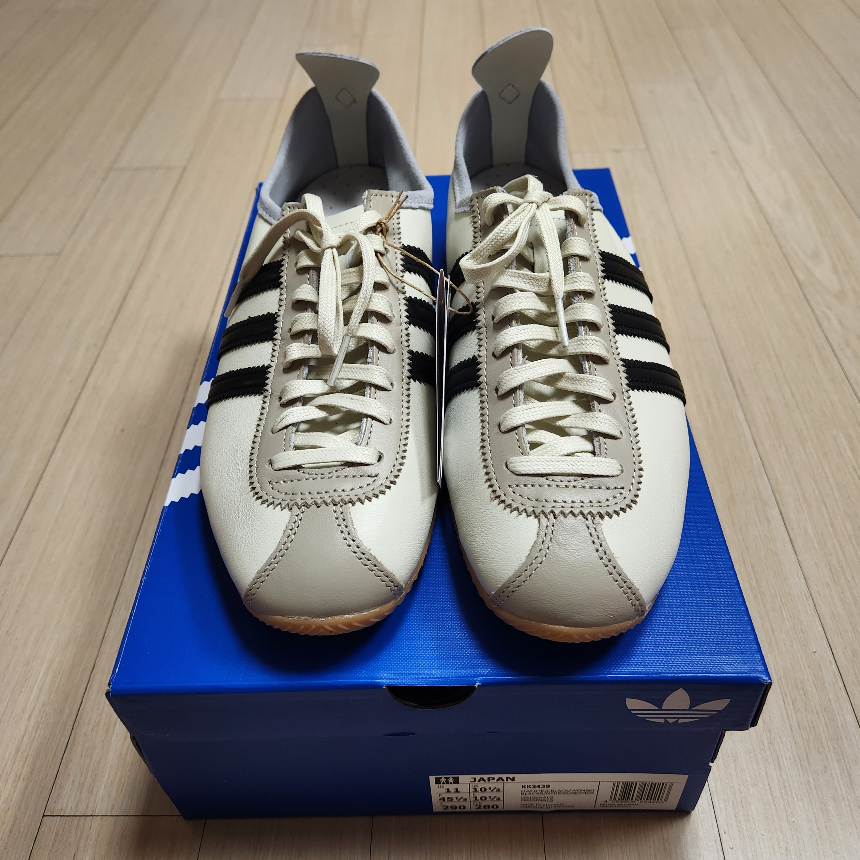 Adidas Japan Off White Core Black 착용 스타일 - 3
