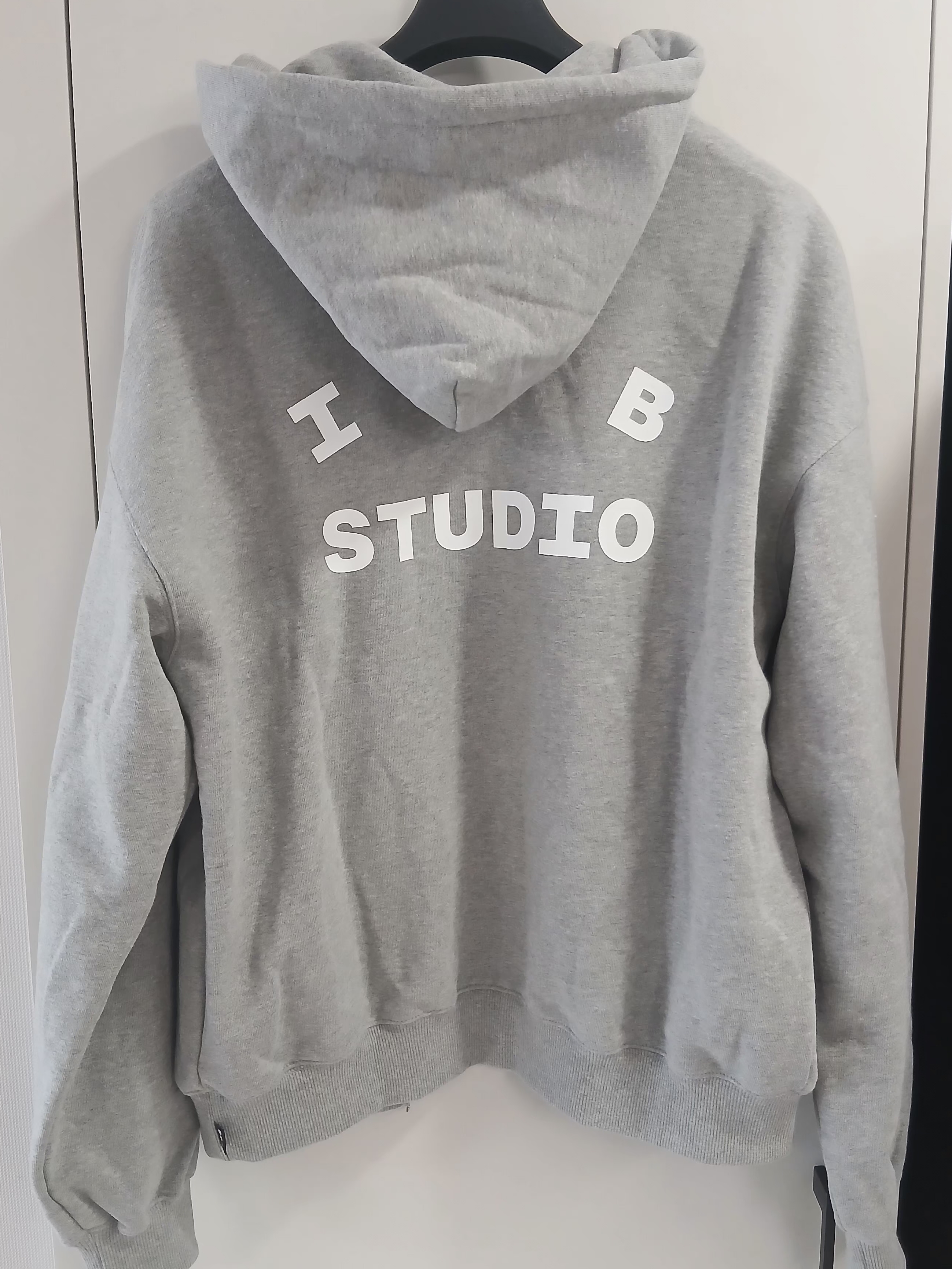IAB Studio Zip-Up Hoodie Melange Gray - 26SS 착용 스타일 - 2