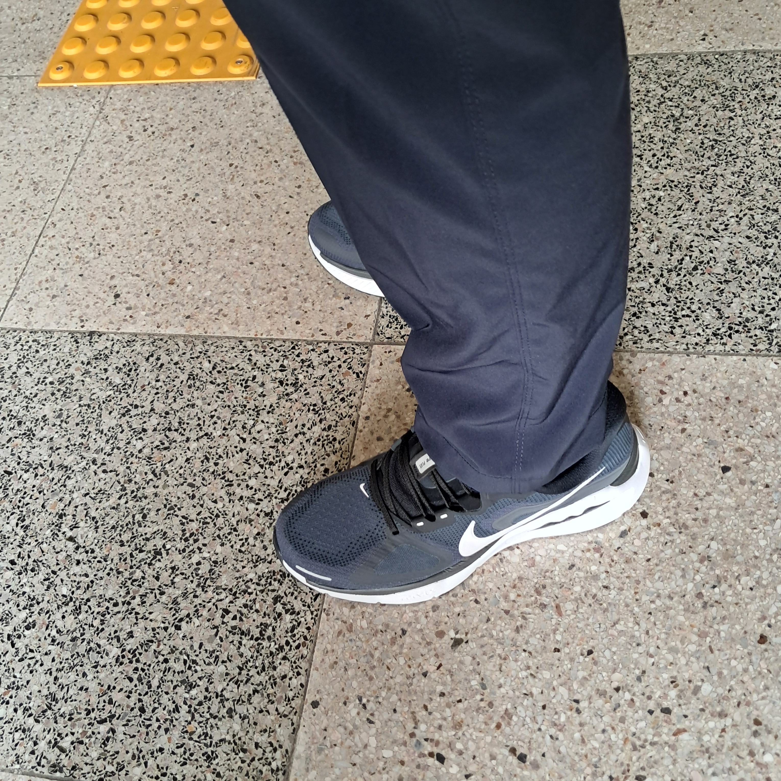Nike Structure Plus Black Anthracite 착용 스타일 - 3