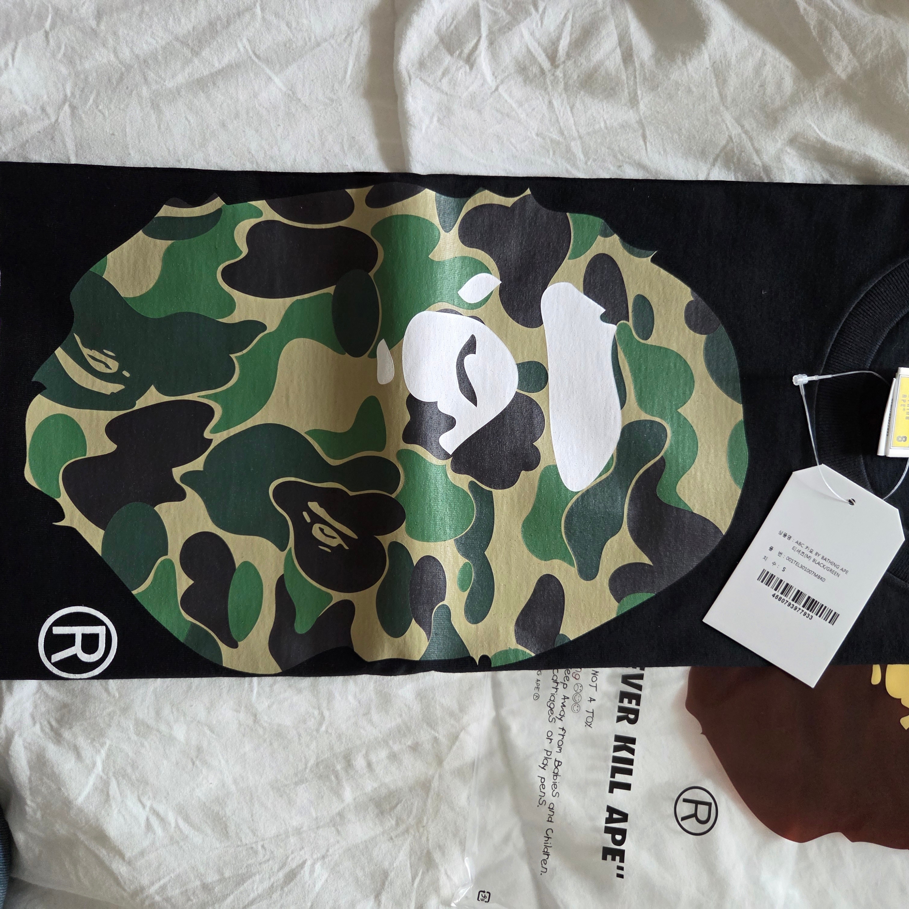 BAPE ABC Camo By Bathing Ape T-Shirt Black Green 착용 스타일 - 2