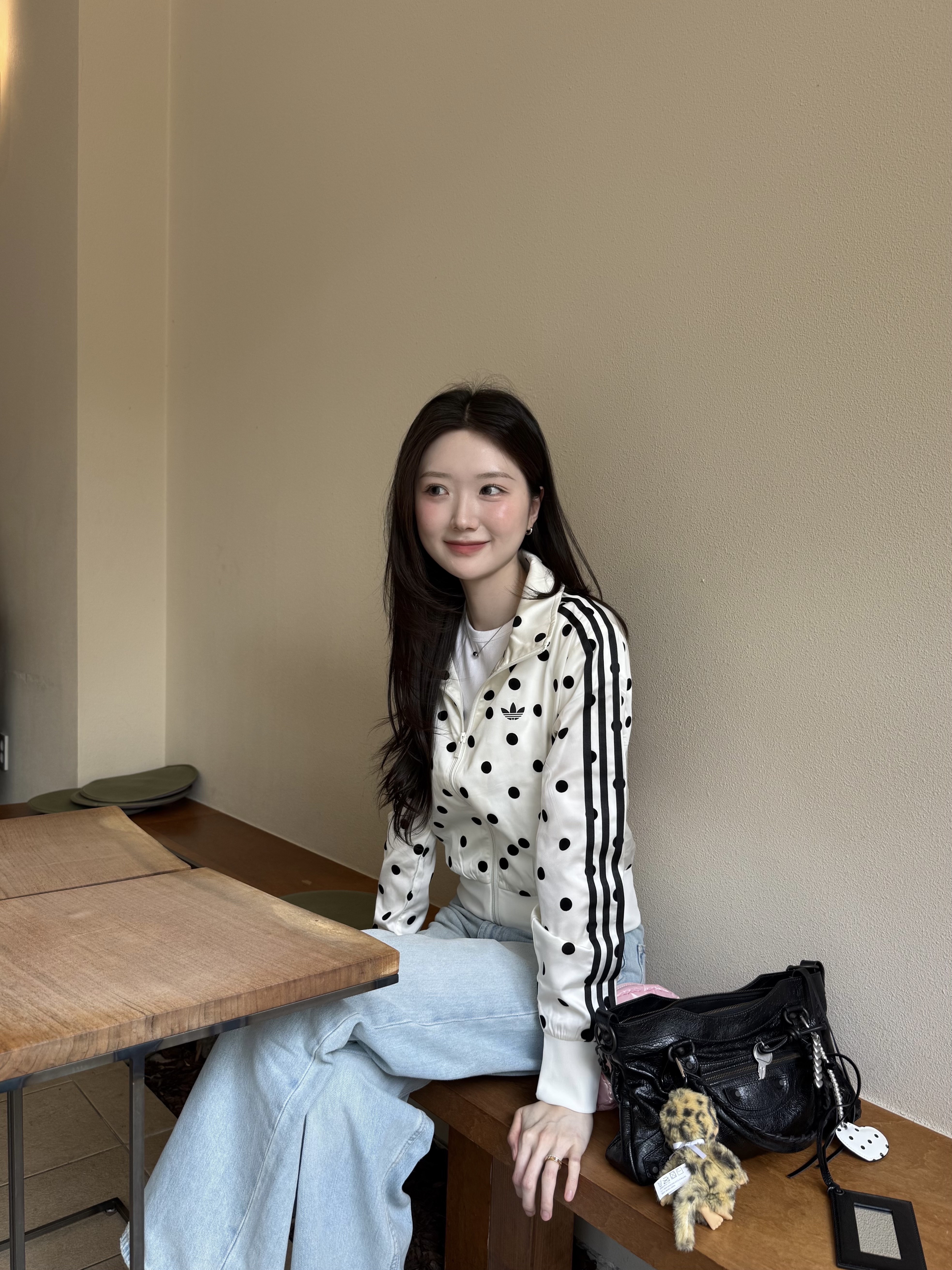 (W) Adidas Originals Satin Polka Dot Track Top Off White - KR Sizing, Balenciaga Le City First Bag Black 착용 스타일 - 1