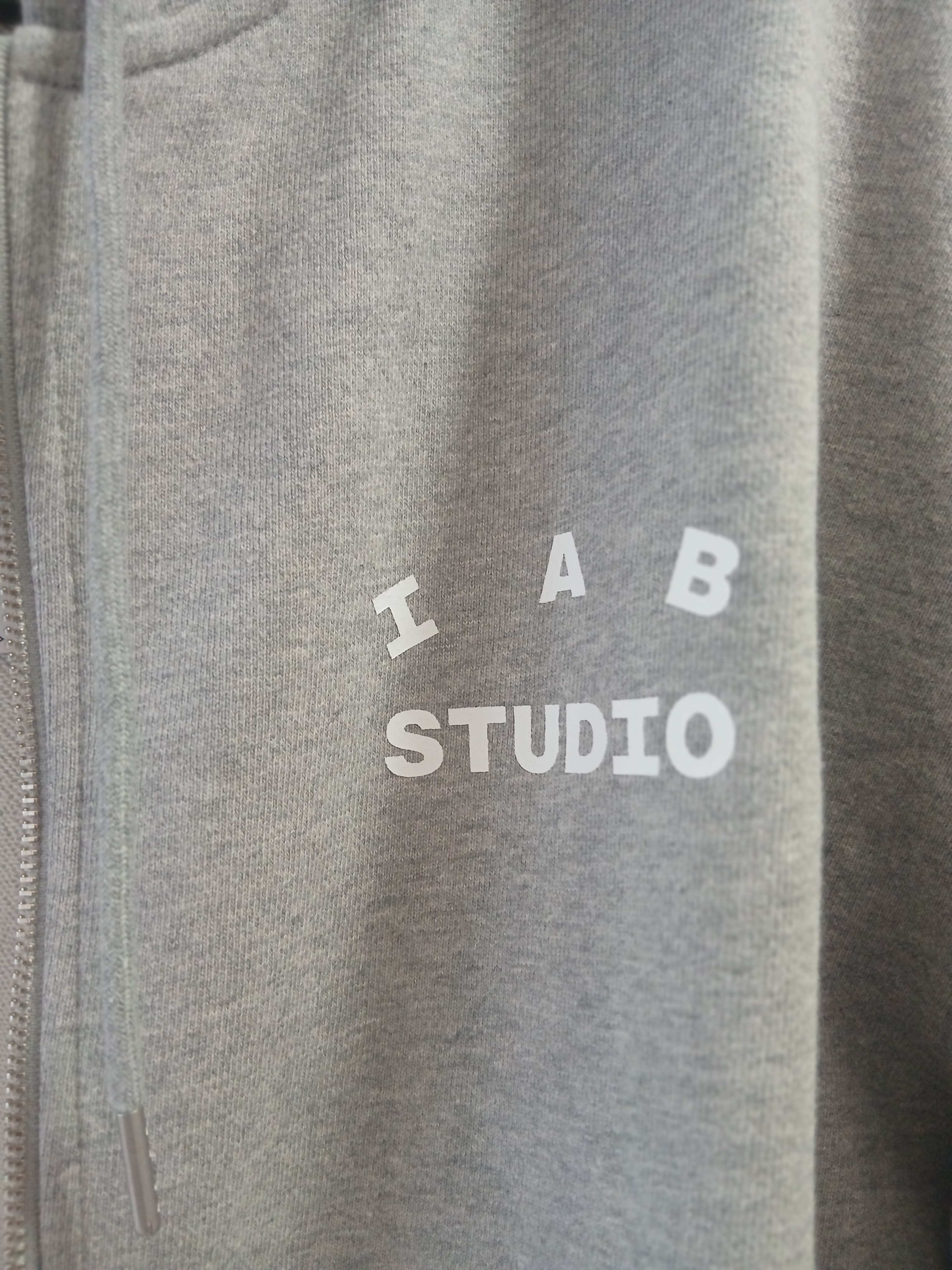 IAB Studio Zip-Up Hoodie Melange Gray - 26SS 착용 스타일 - 7