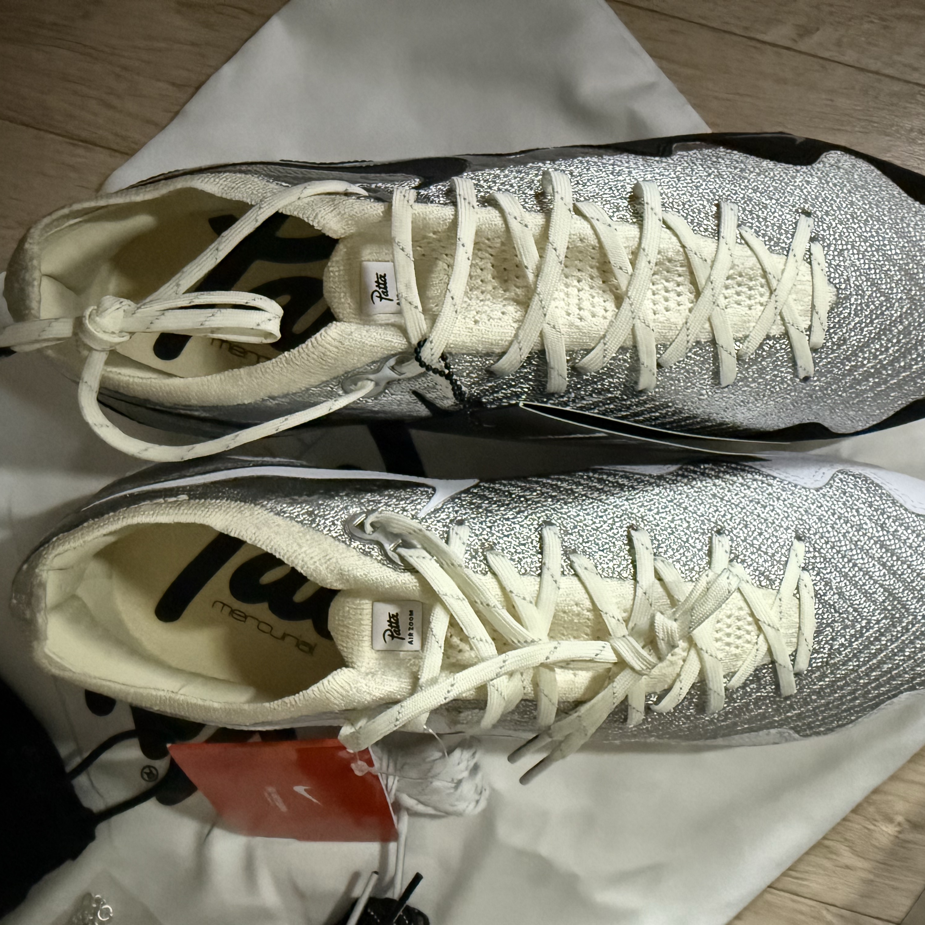 Nike x Patta Mercurial Zoom Vapor 16 Elite FG SE Unite Metallic Silver and Coconut Milk 착용 스타일 - 6