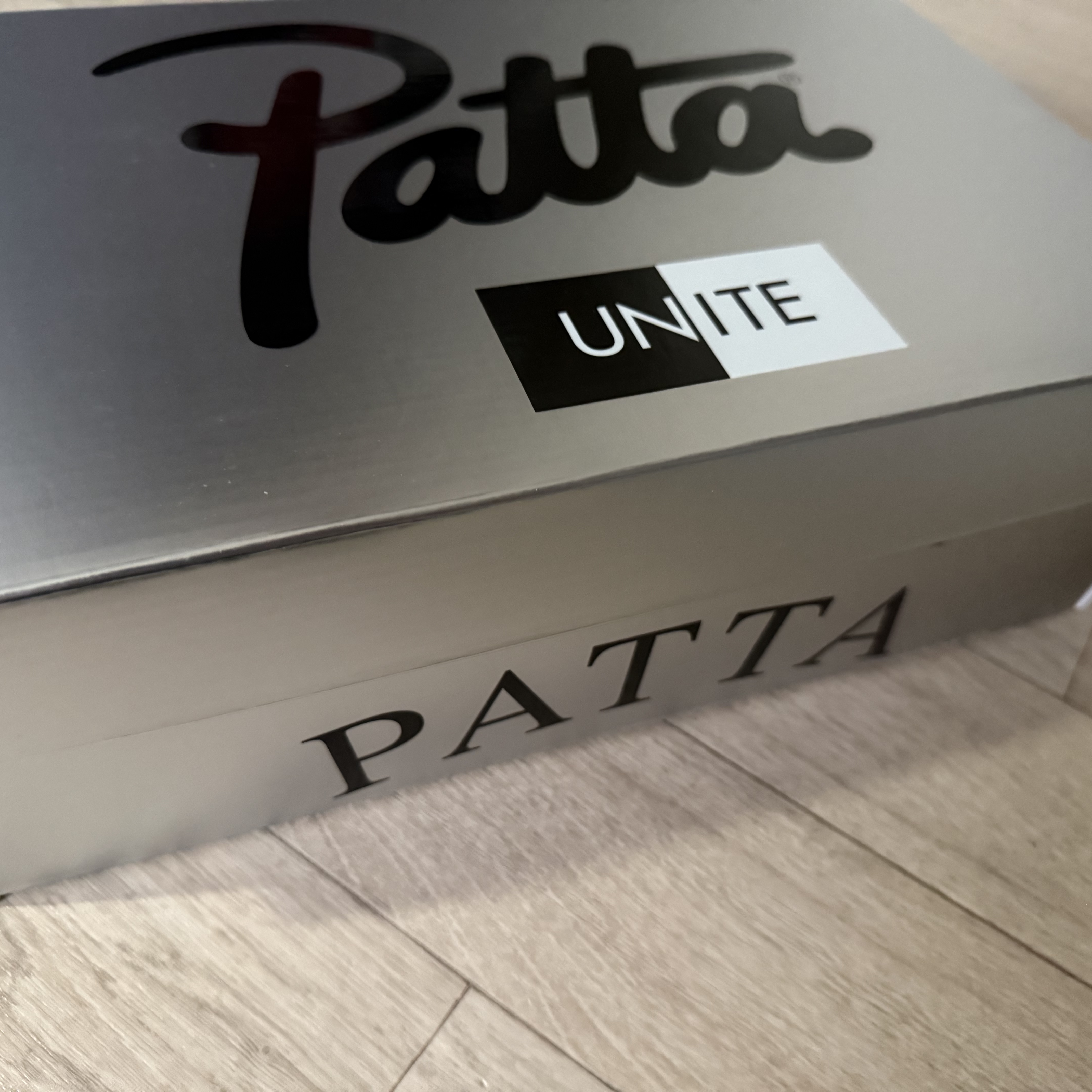 Nike x Patta Mercurial Zoom Vapor 16 Elite FG SE Unite Metallic Silver and Coconut Milk 착용 스타일 - 1