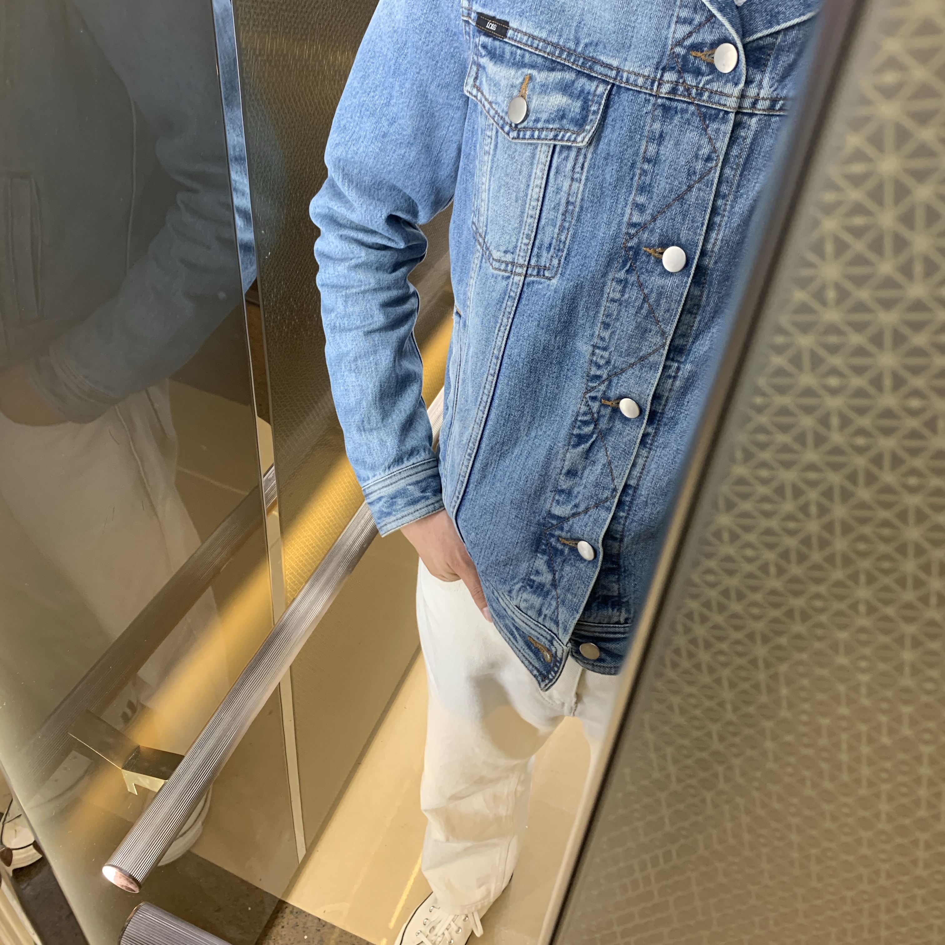 AMI Indigo Boxy Fit Denim Jacket Vintage Blue 착용 스타일