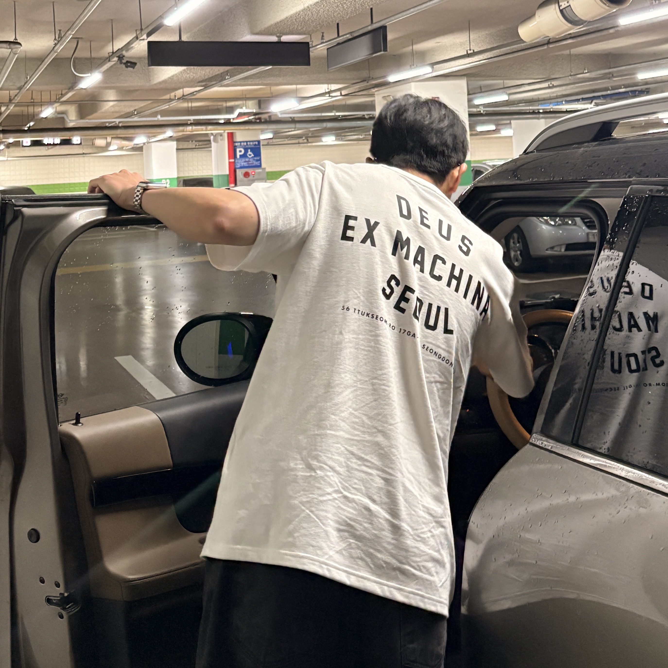 Deus Ex Machina Seoul College Address T-Shirt White, Keen Shanti Black Dawn Blue 착용 스타일 - 2