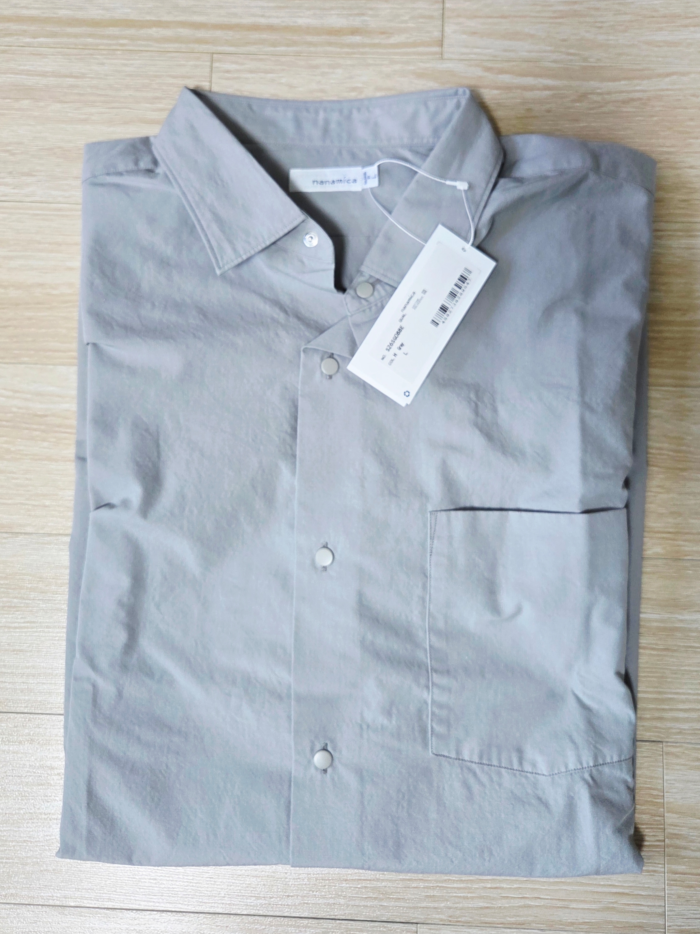 Nanamica Button Down Wind H/S Shirt Grayish Navy 착용 스타일 - 1