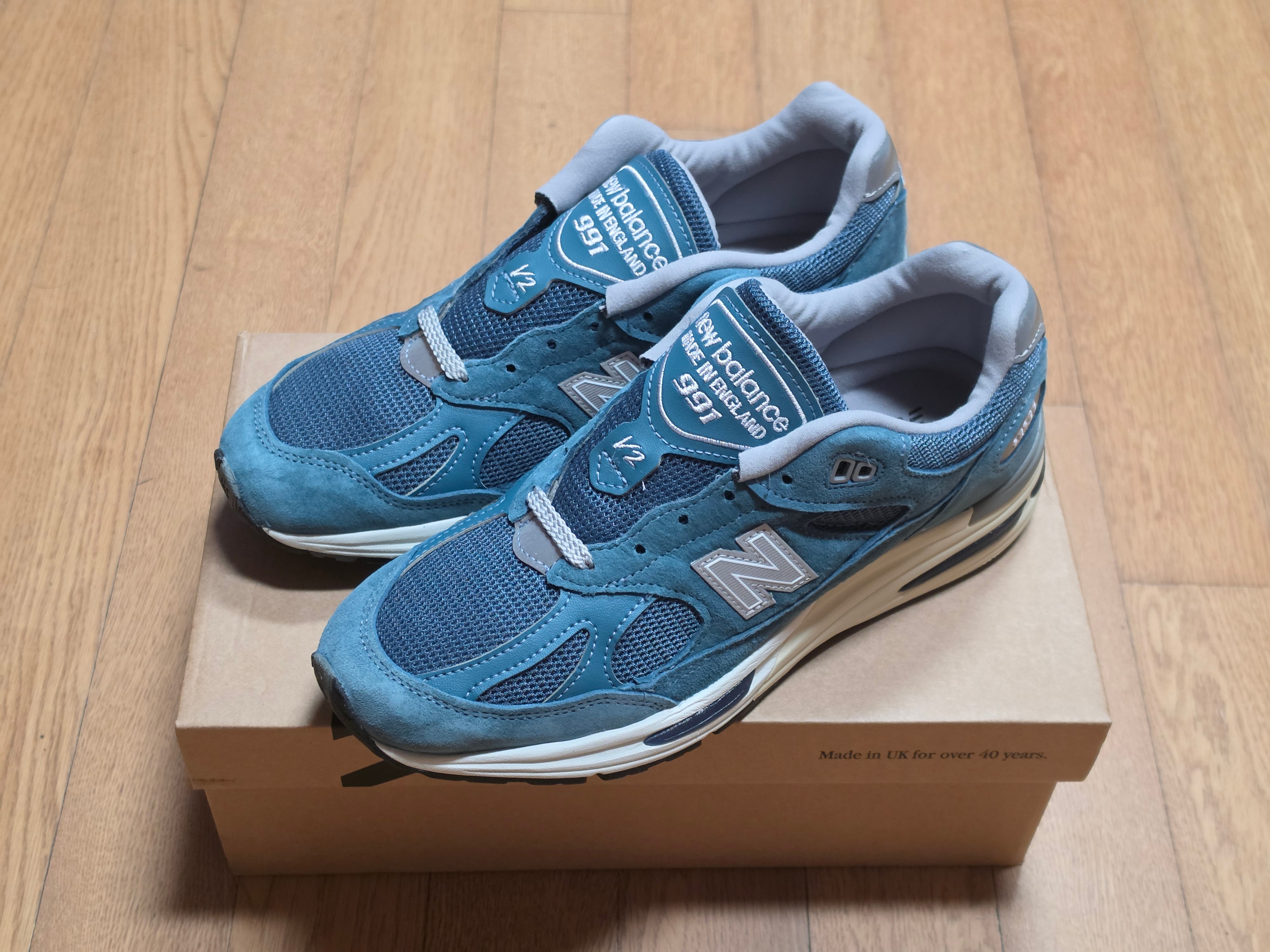 New Balance 991v2 Made in UK Tapestry Blue Silver 착용 스타일 - 2