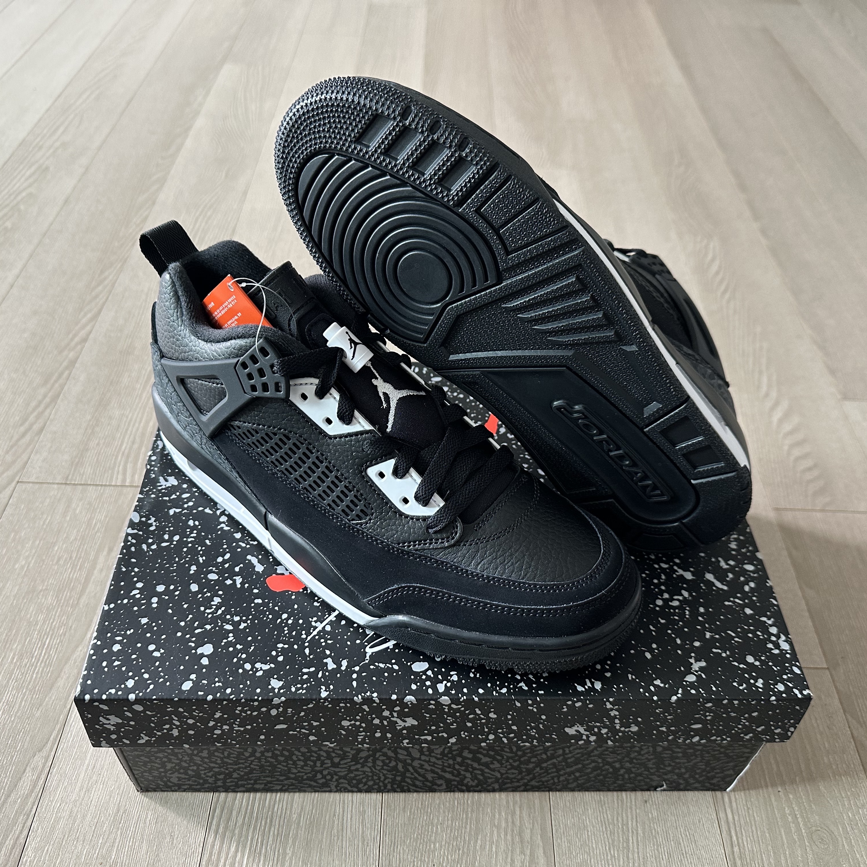 Jordan Spizike Low Black White 착용 스타일 - 1