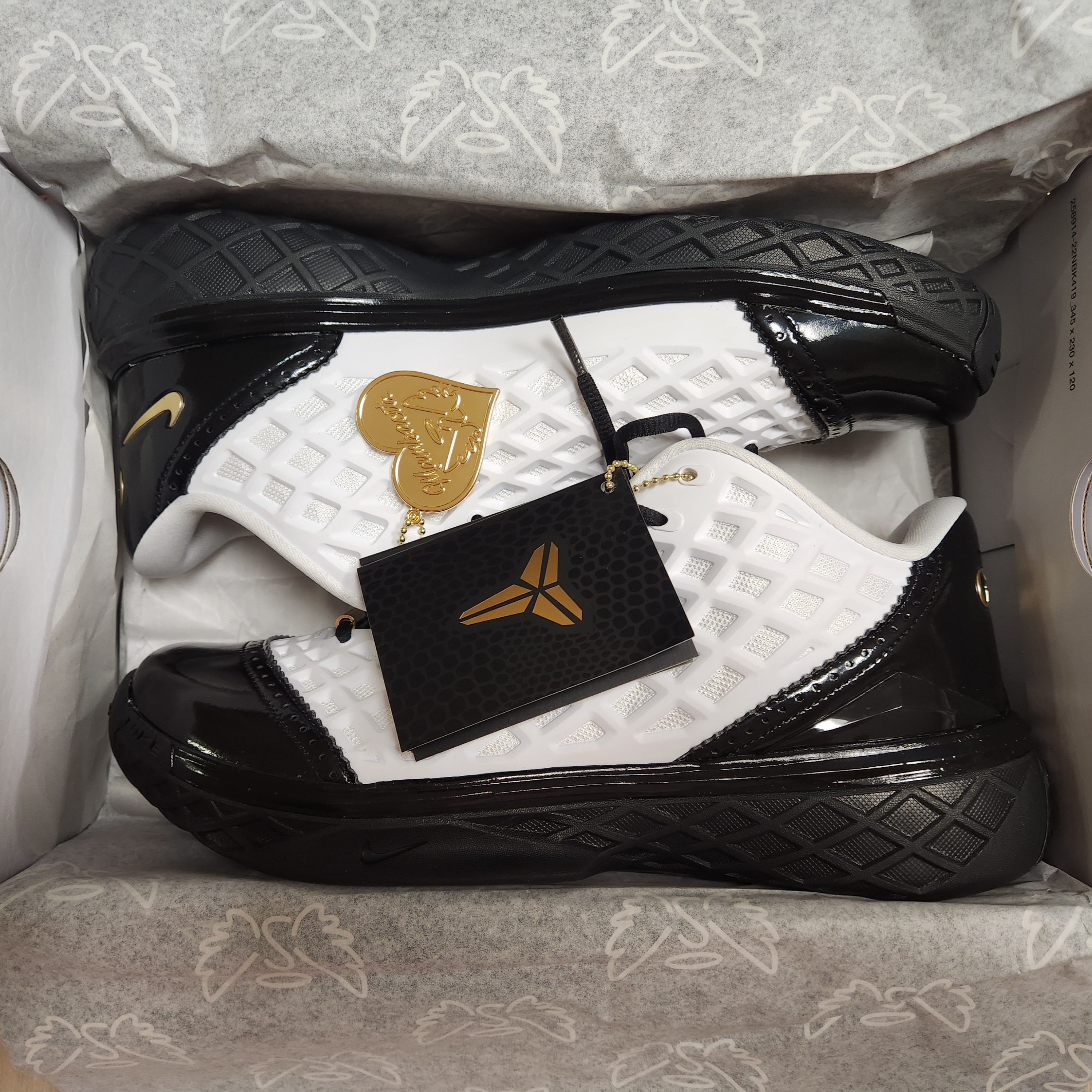 Nike Kobe 3 Low Protro White Metallic Gold 착용 스타일 - 1