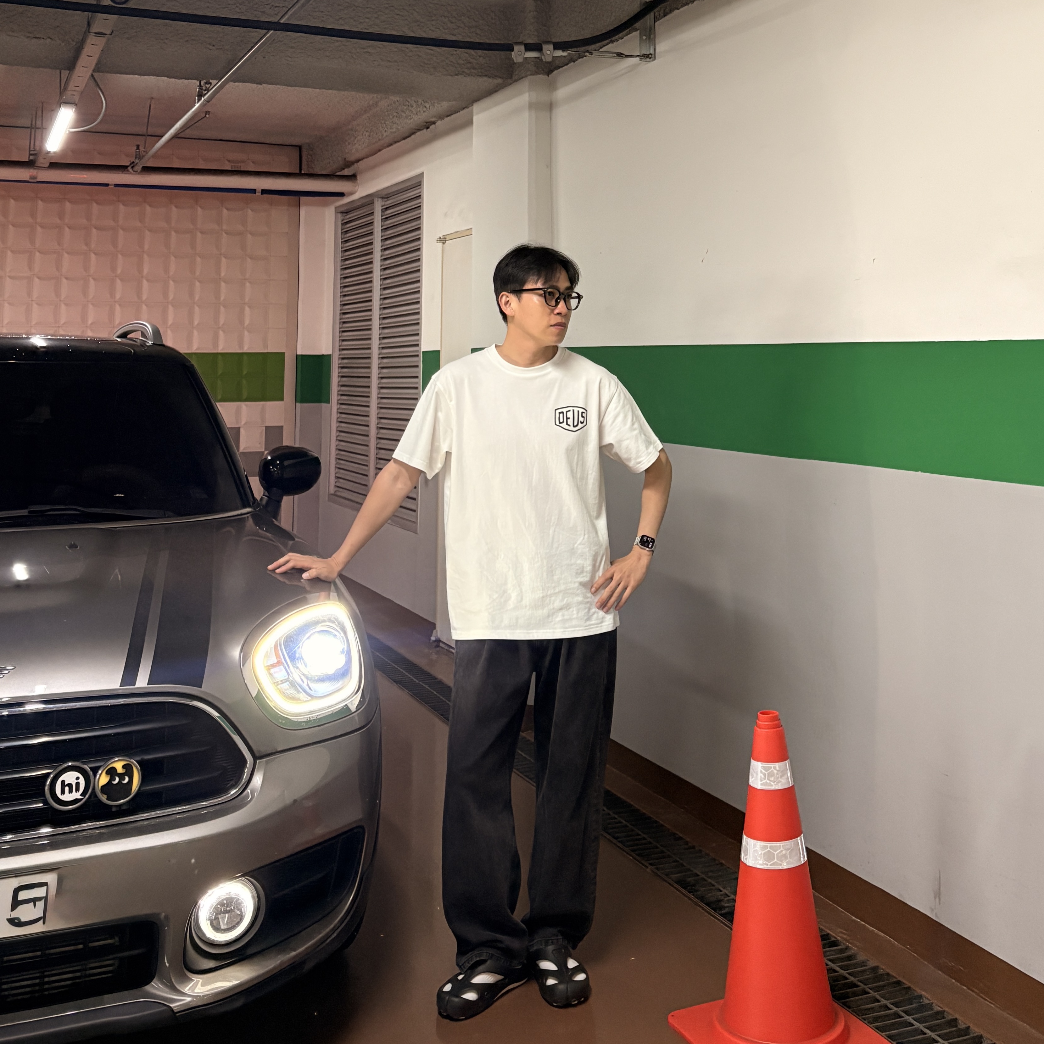 Deus Ex Machina Seoul College Address T-Shirt White, Keen Shanti Black Dawn Blue 착용 스타일 - 5
