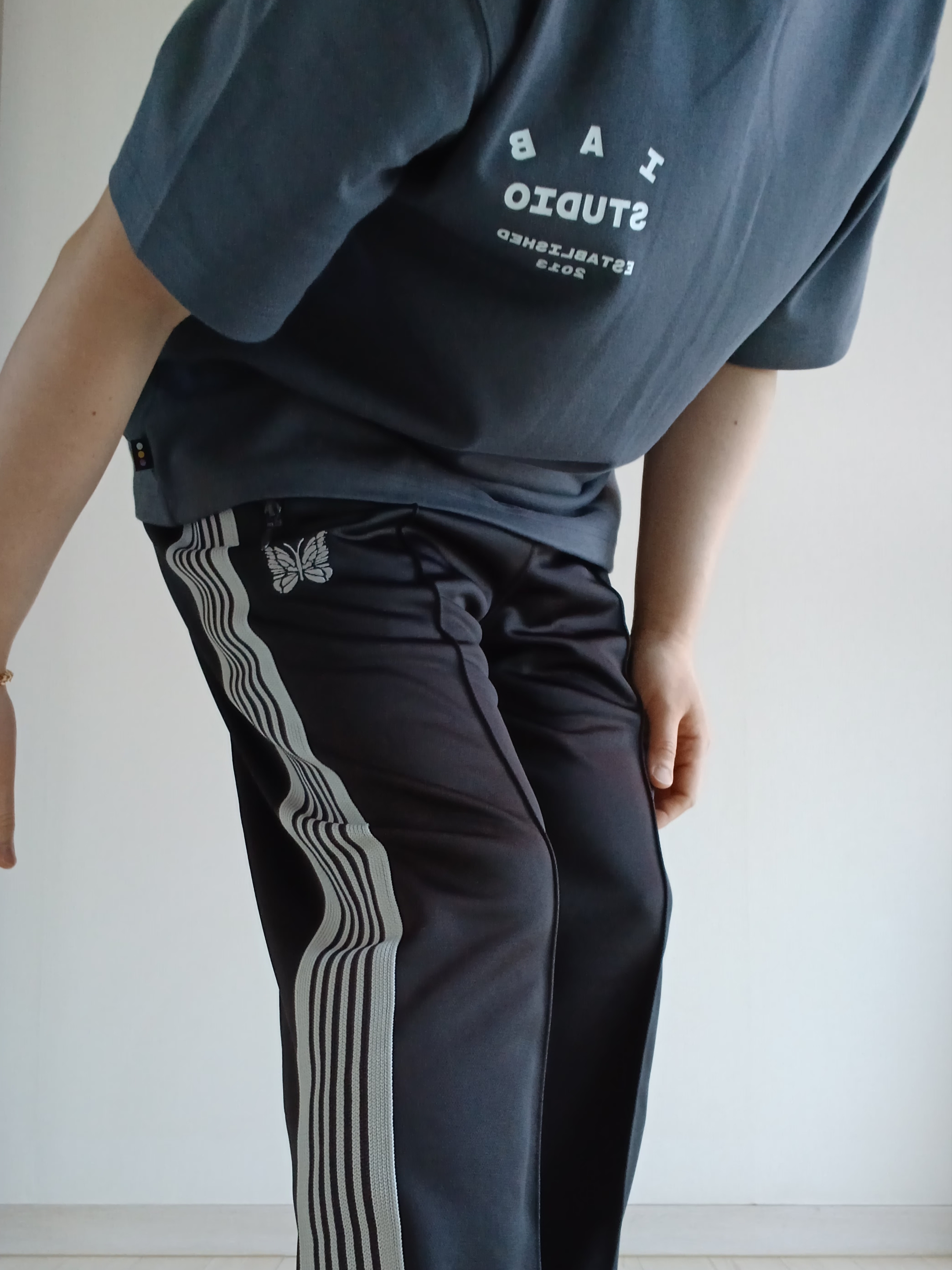 Supreme x The North Face Split 6-Panel Black - 24SS, Needles Track Pant Poly Smooth Charcoal 착용 스타일 - 4