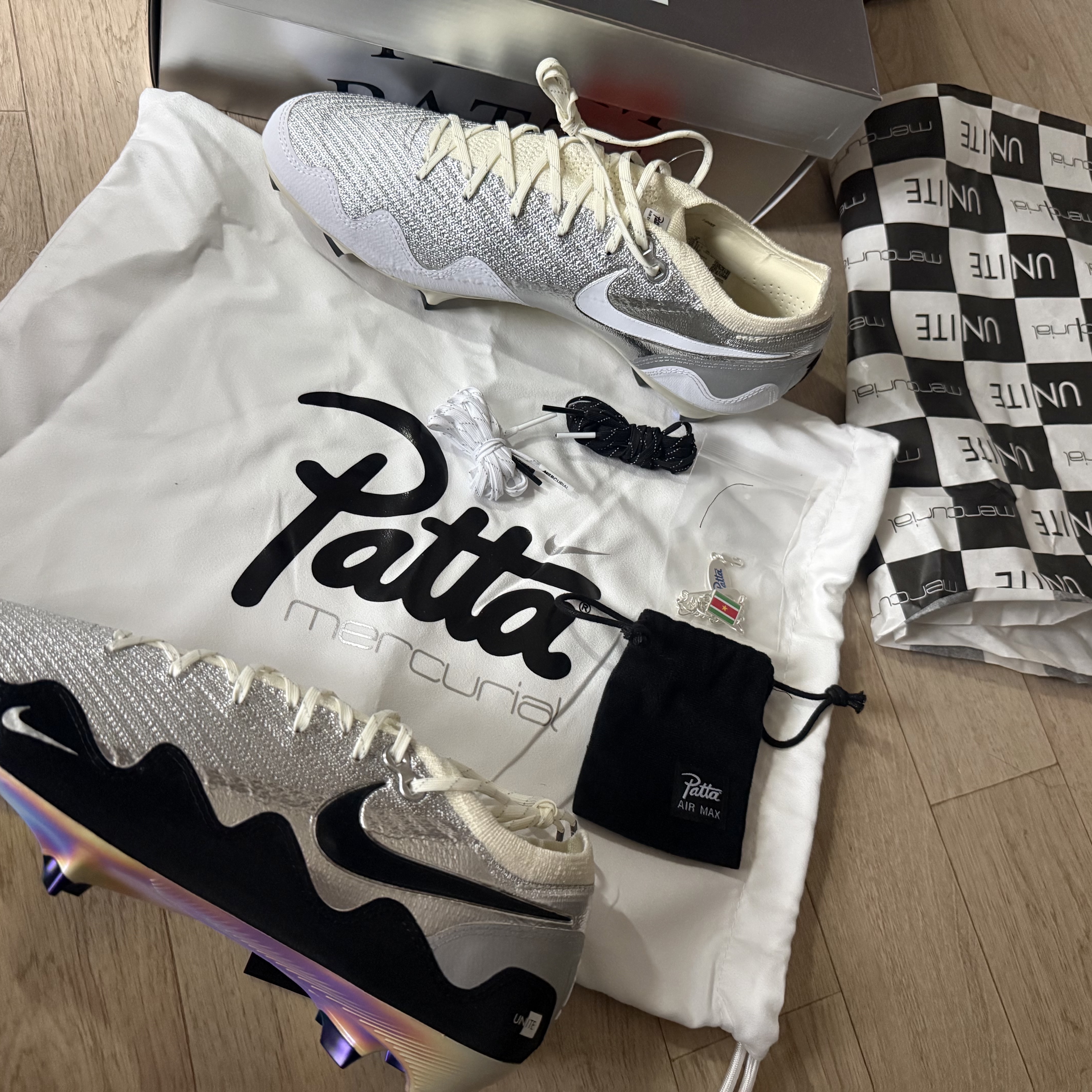 Nike x Patta Mercurial Zoom Vapor 16 Elite FG SE Unite Metallic Silver and Coconut Milk 착용 스타일 - 4