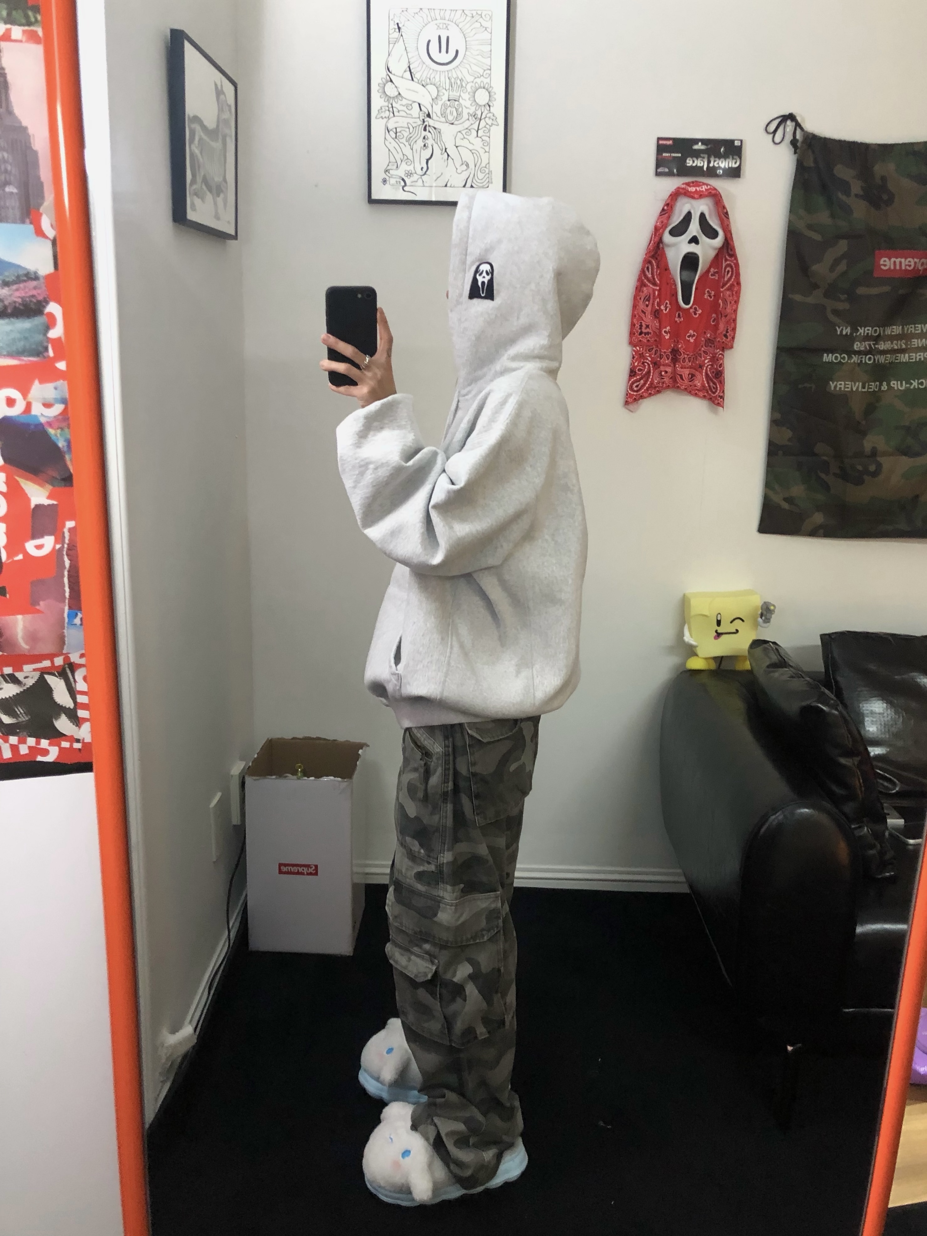 Supreme Ghostface Arc Hooded Sweatshirt Ash Grey - 26SS, Supreme Ghostface Mask Red - 26SS 착용 스타일 - 1