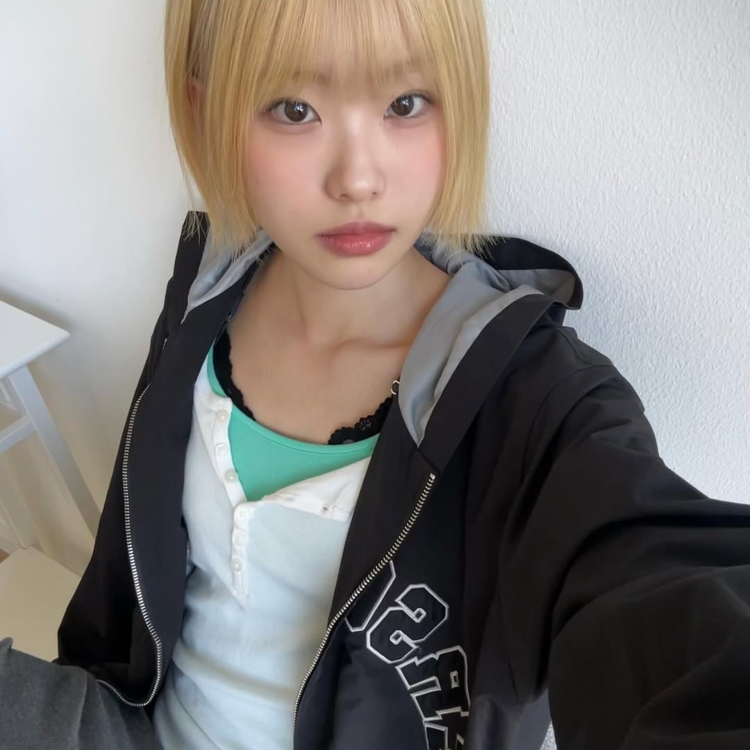 ersco Arch Logo Track Jacket Black 착용 스타일 - 5