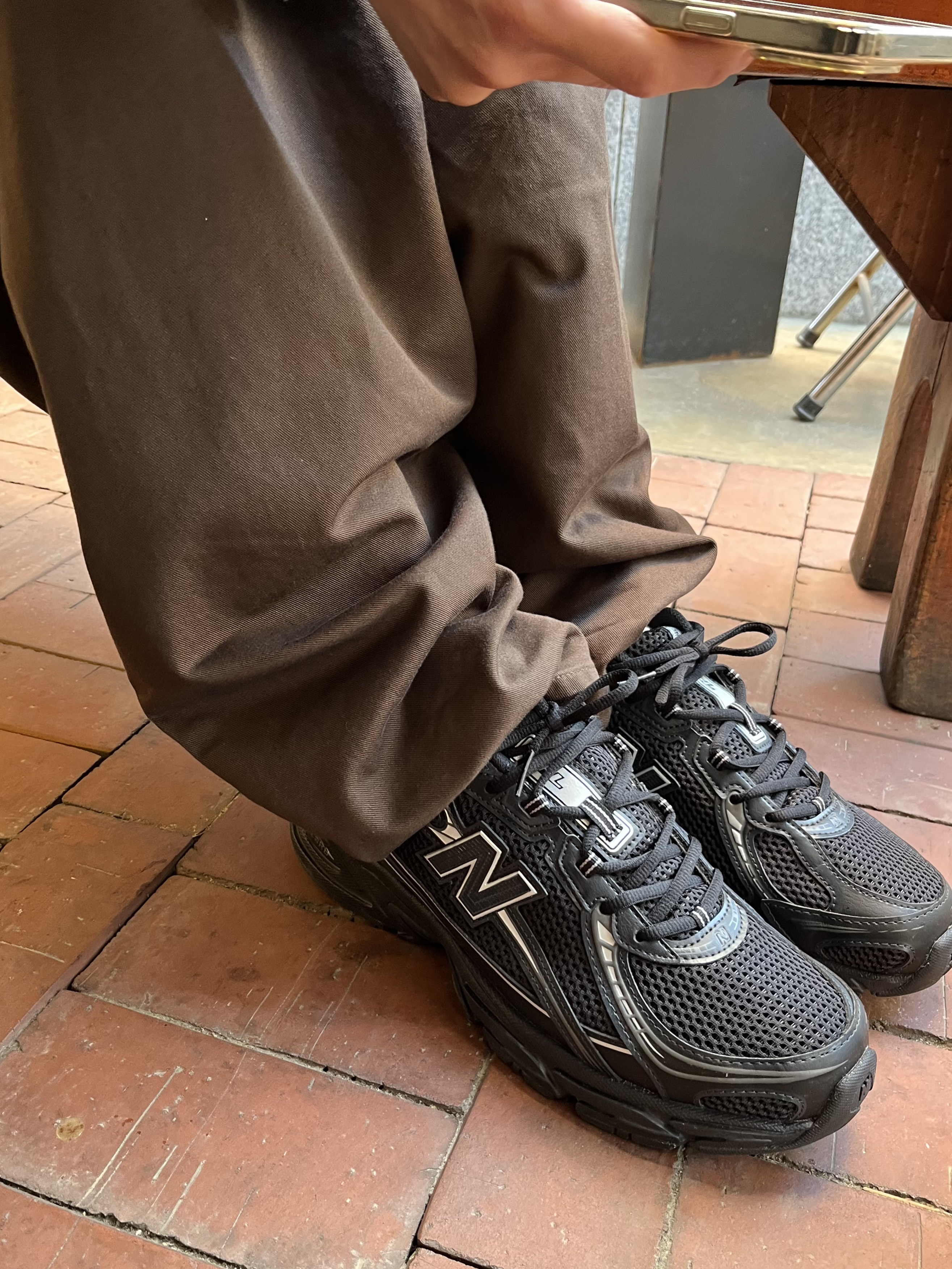 New Balance 740v2 Black Silver Metallic 착용 스타일