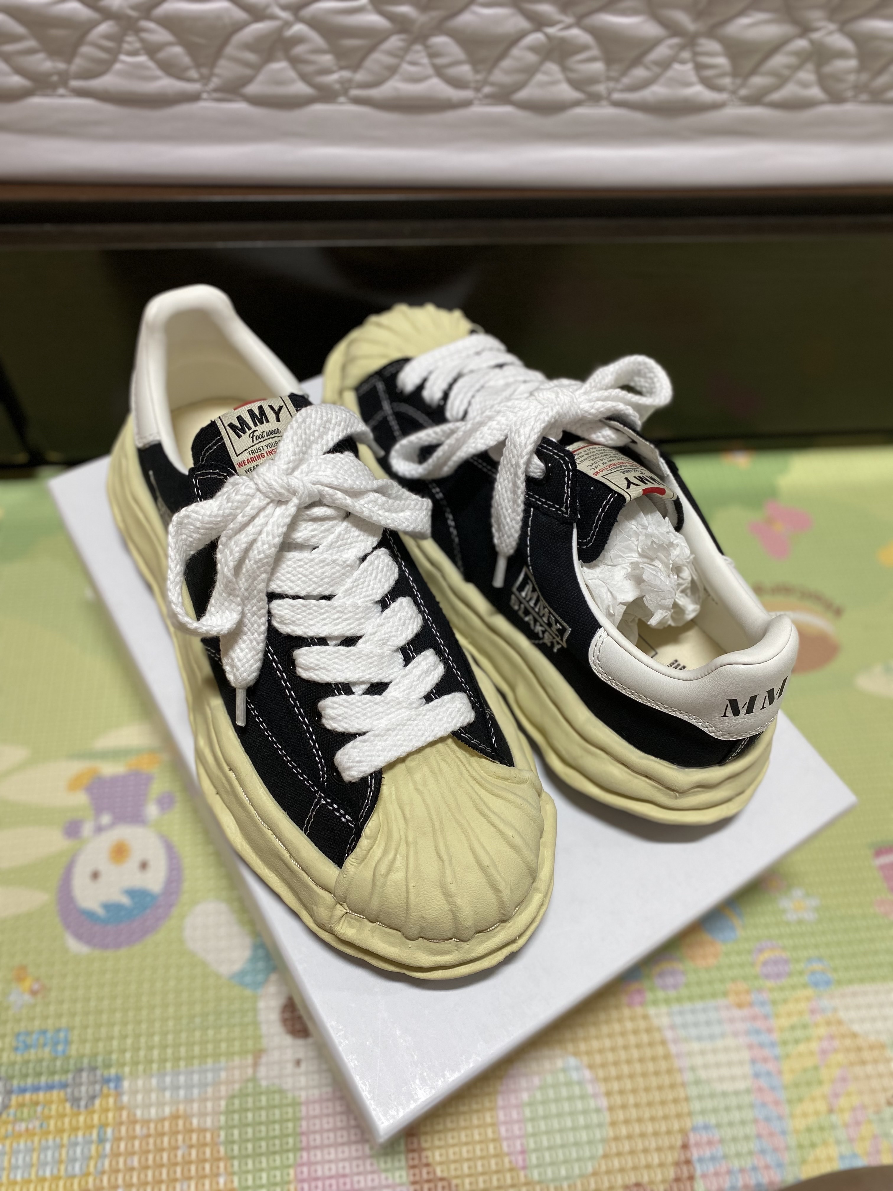 Maison Mihara Yasuhiro Blakey VL OG Sole Canvas Low-top Sneakers Black 착용 스타일