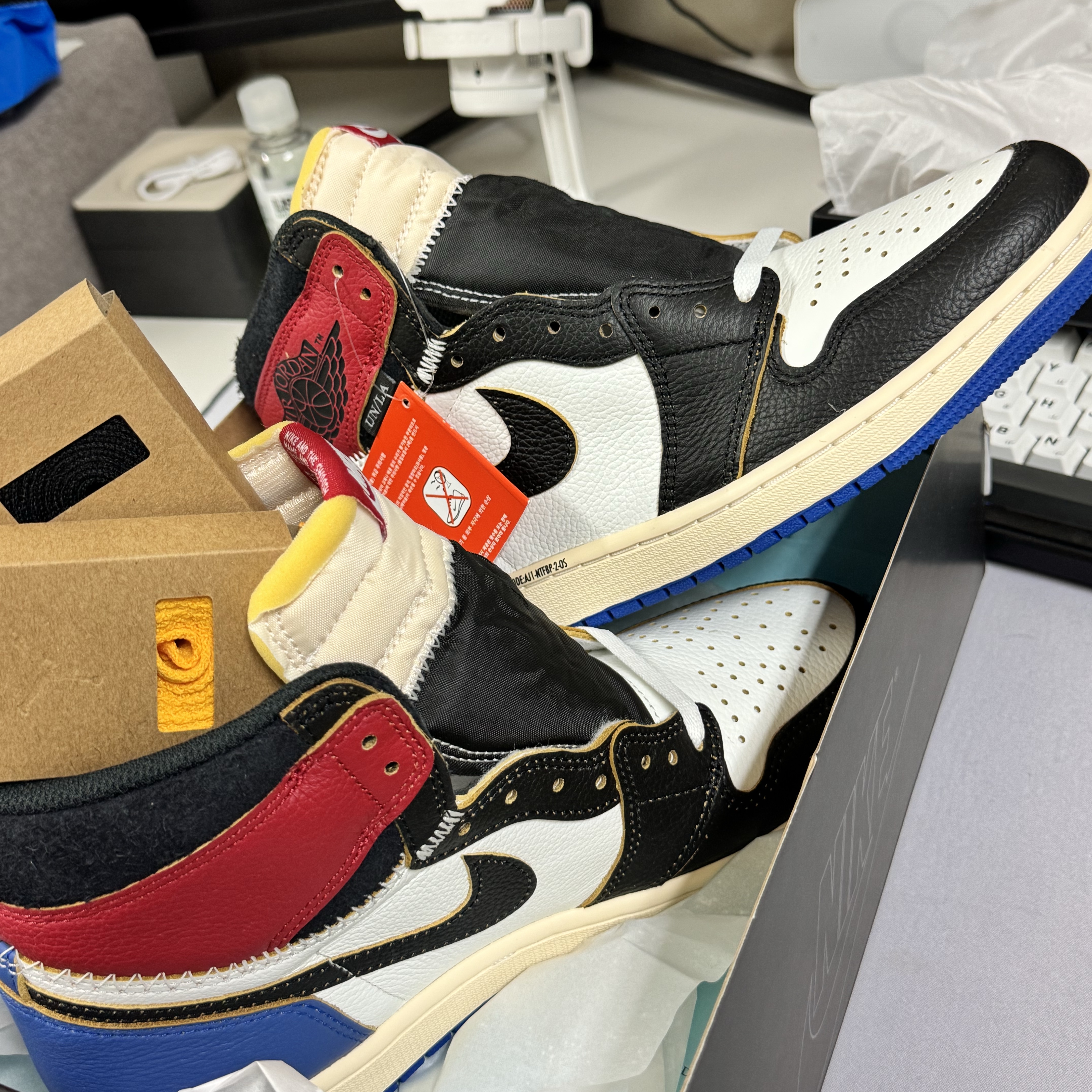Jordan 1 x Fragment x Union LA Black and Varsity Red 착용 스타일