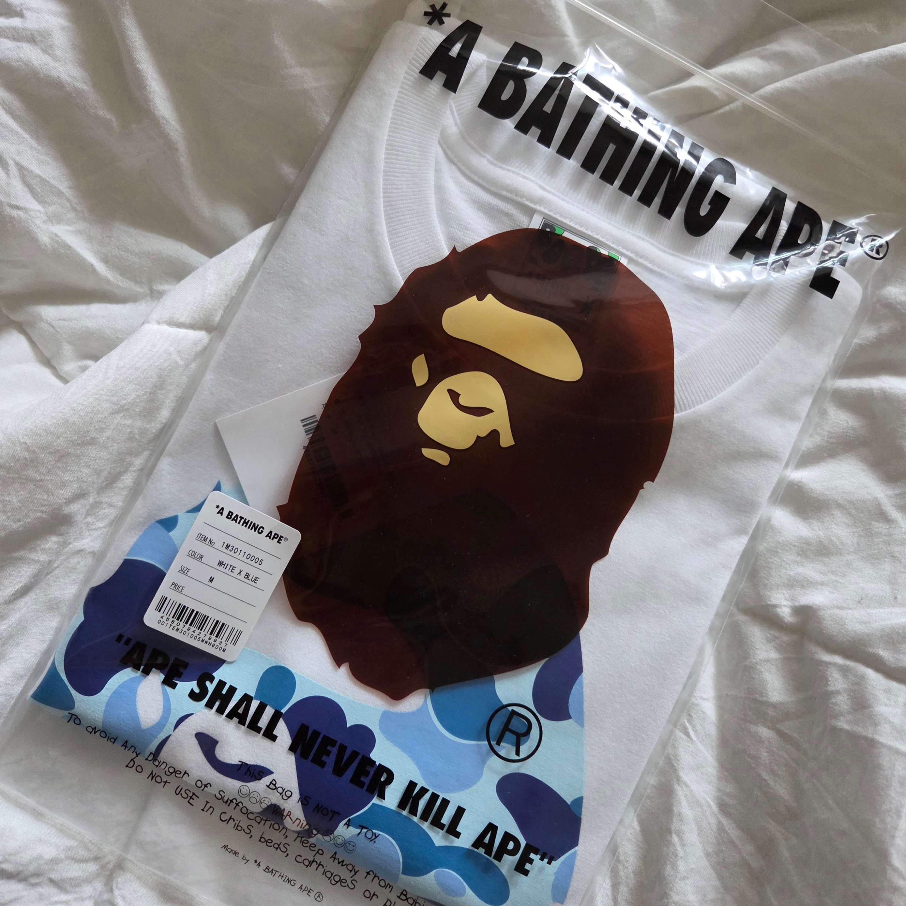 BAPE ABC Camo By Bathing Ape T-Shirt White Blue, BAPE ABC Camo By Bathing Ape T-Shirt White Blue 착용 스타일 - 1