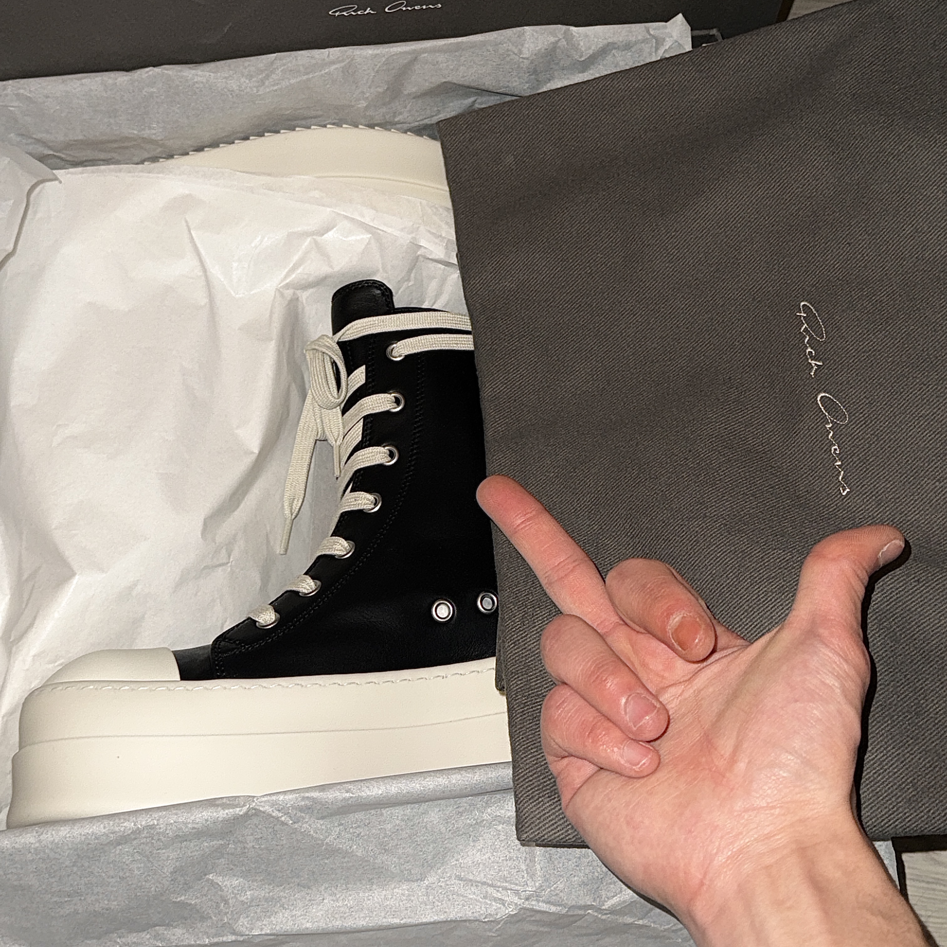 Rick Owens Mega Bumper Sneakers Black Milk 착용 스타일