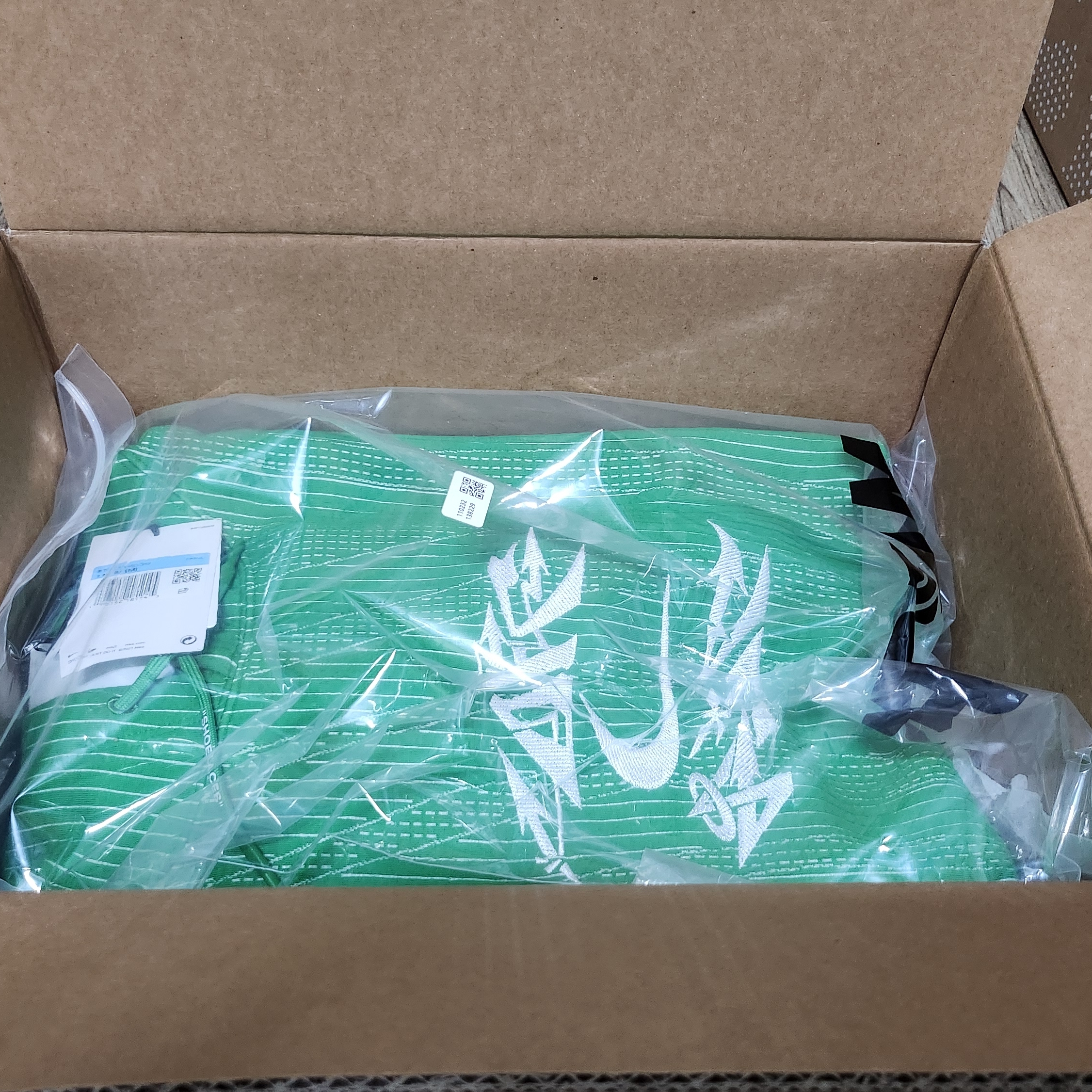 Nike x Off-White Engineered Hoodie Kelly Green - Asia 착용 스타일 - 5