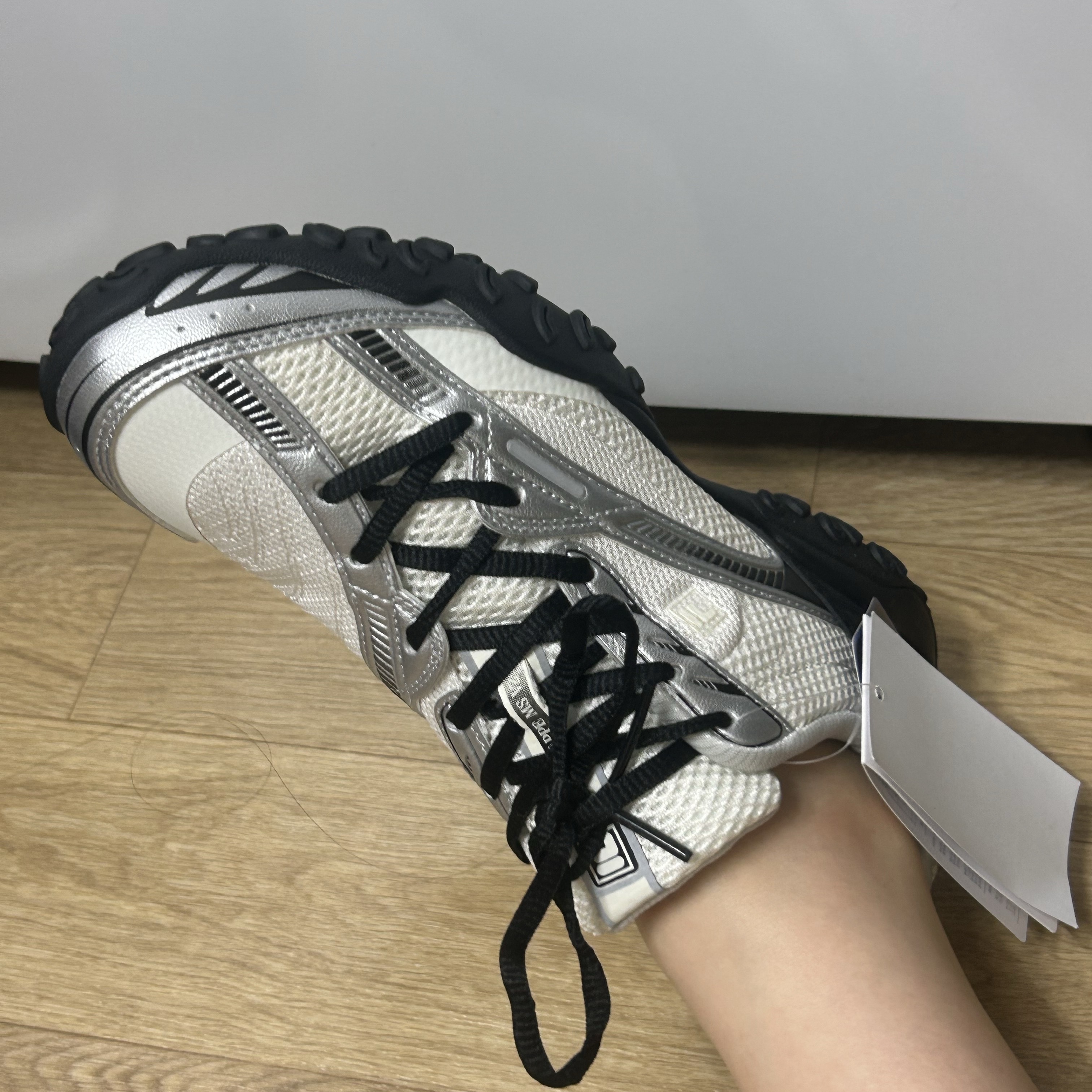 Fila Echappe v2 White Black 착용 스타일 - 1