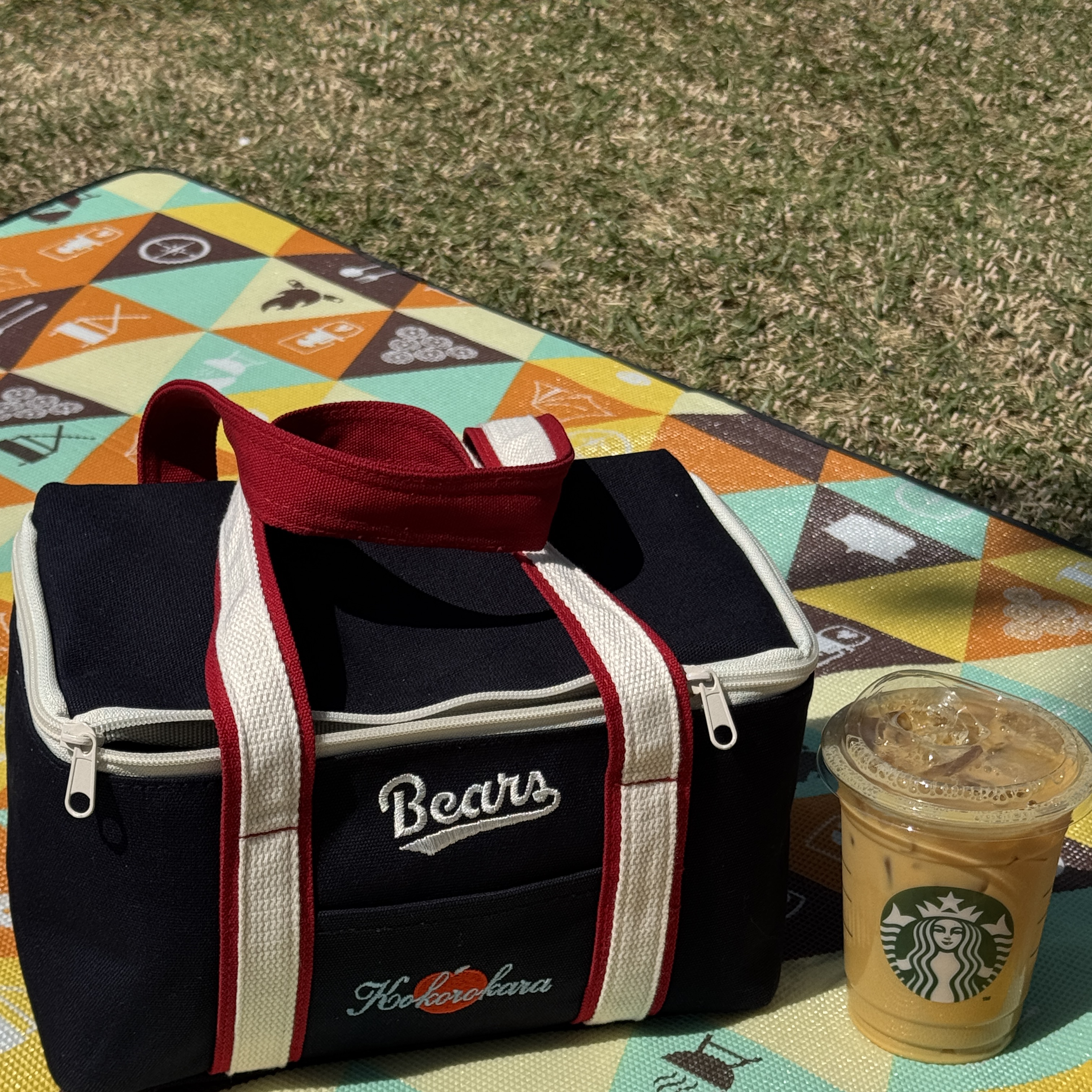 [KREAM 단독] Doosan Bears x Kokorokara Kokoro Bear Cooler Bag 착용 스타일