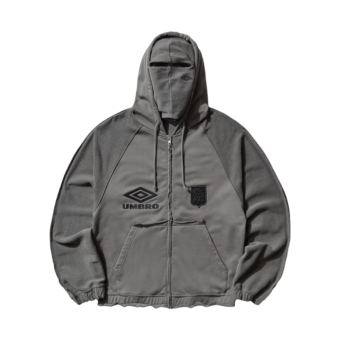 엄브로 x 슬램잼 로얄 암즈 집 마스크 후드 스모크 그레이(Umbro x Slam Jam Royal Arms Zip Masked Hoodie Smock Grey)