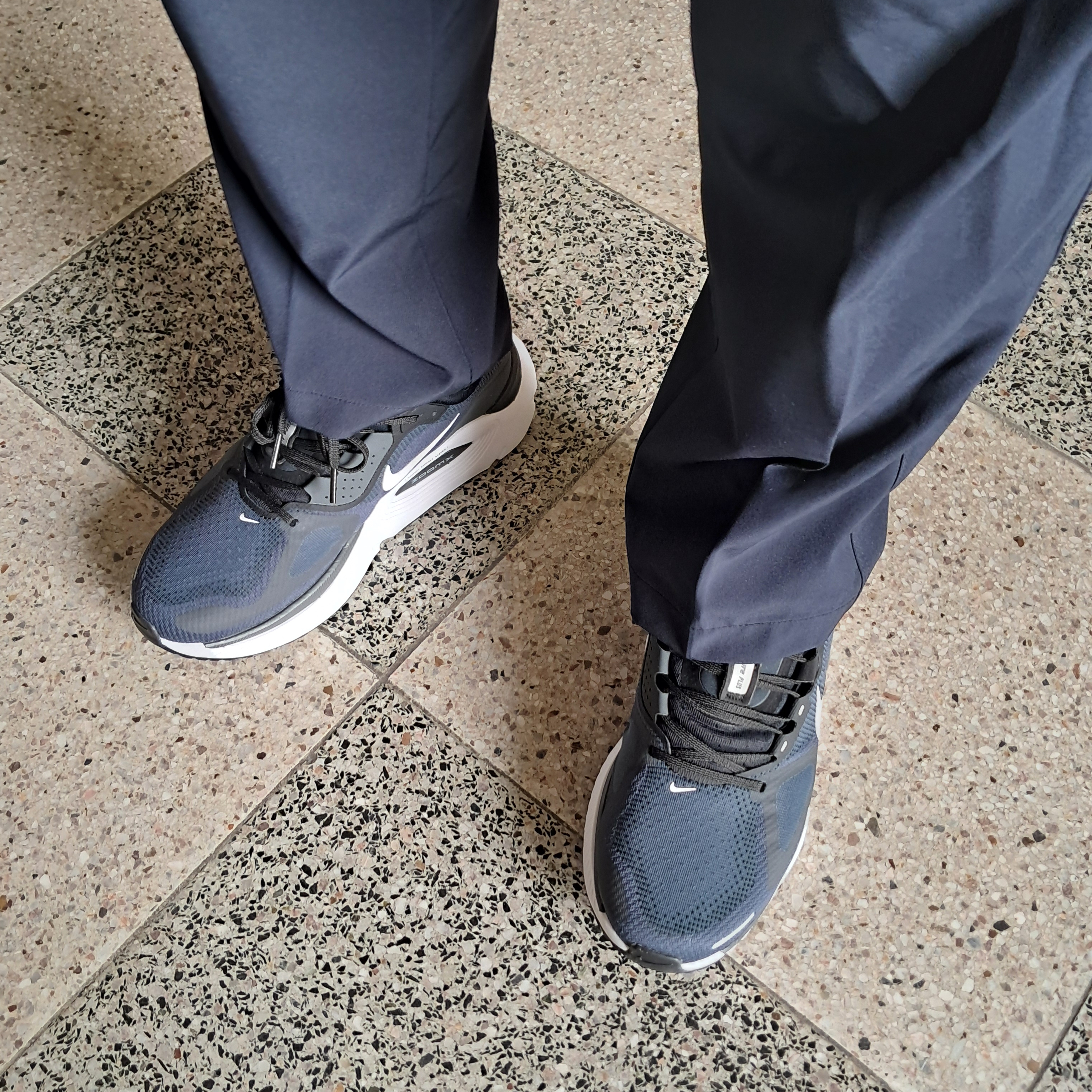 Nike Structure Plus Black Anthracite 착용 스타일 - 1