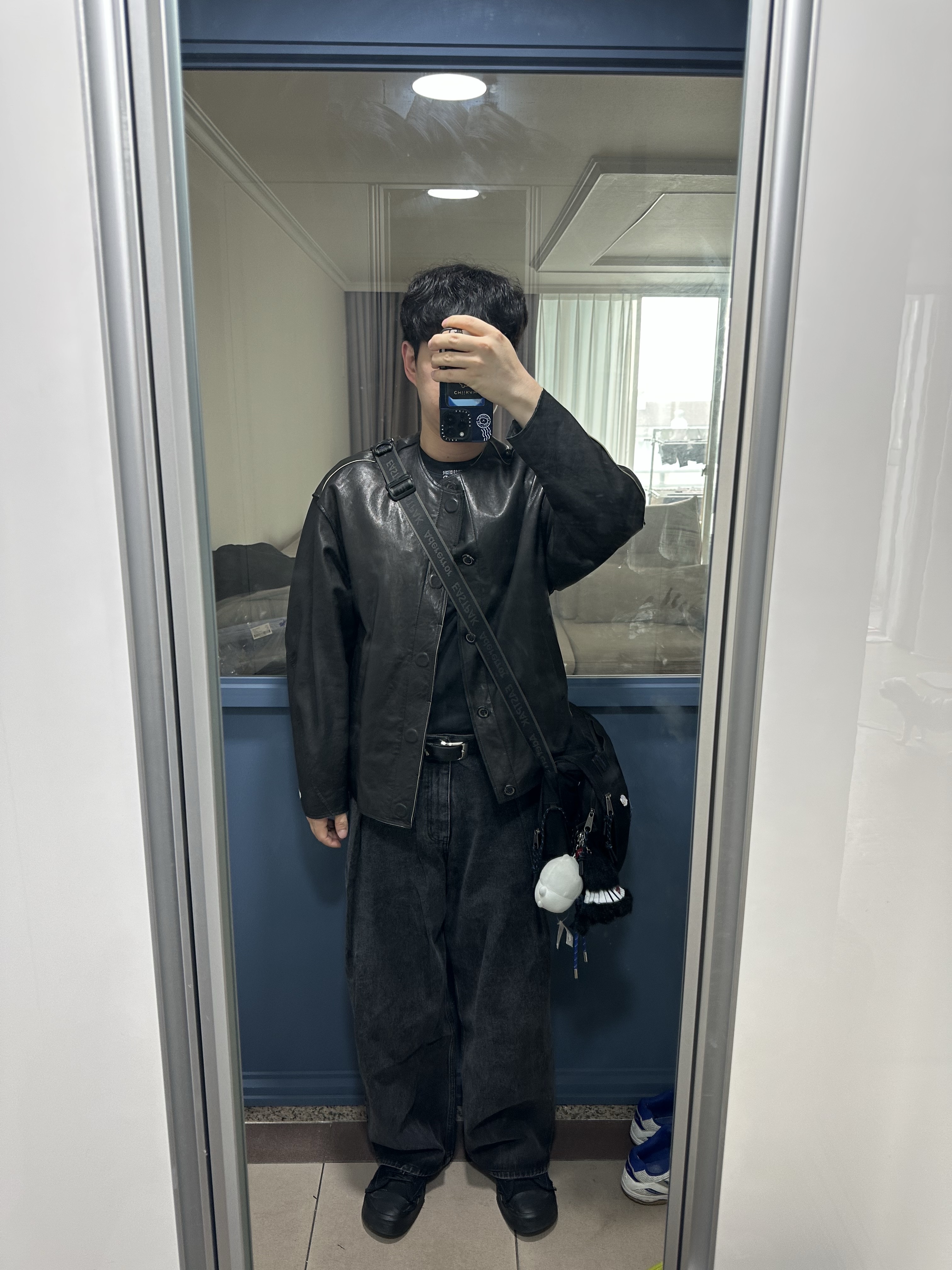 Ader Error Rio Jacket Noir, Ader Error Sig; TRS Tag Jeans 02 Noir 착용 스타일