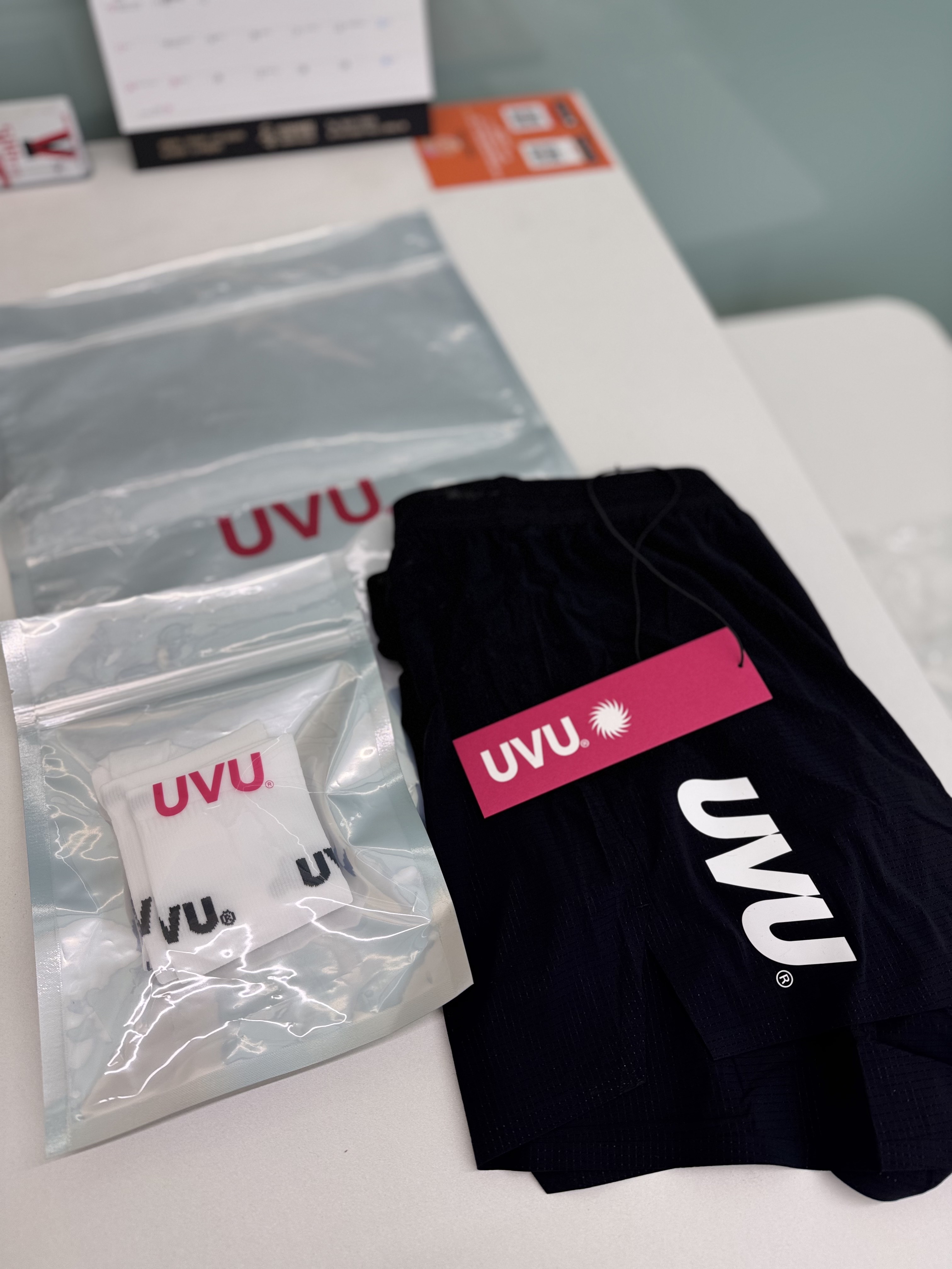 UVU Split Shorts Black, UVU Running Sock White 착용 스타일 - 2