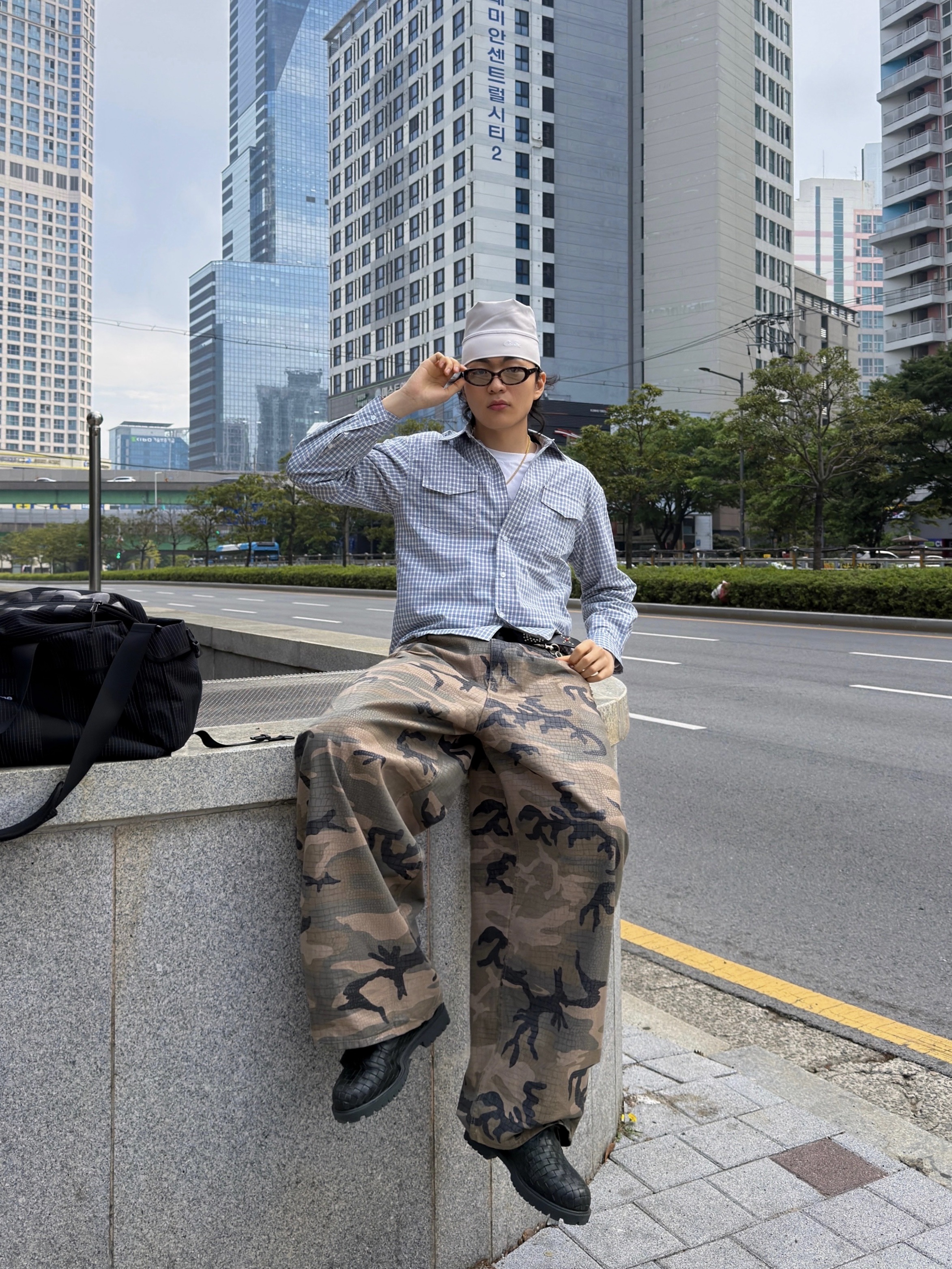 Timberland Premium 6 inch Boots Dark Green - Medium, Supreme Duffle Bag Black - 24SS 착용 스타일 - 1