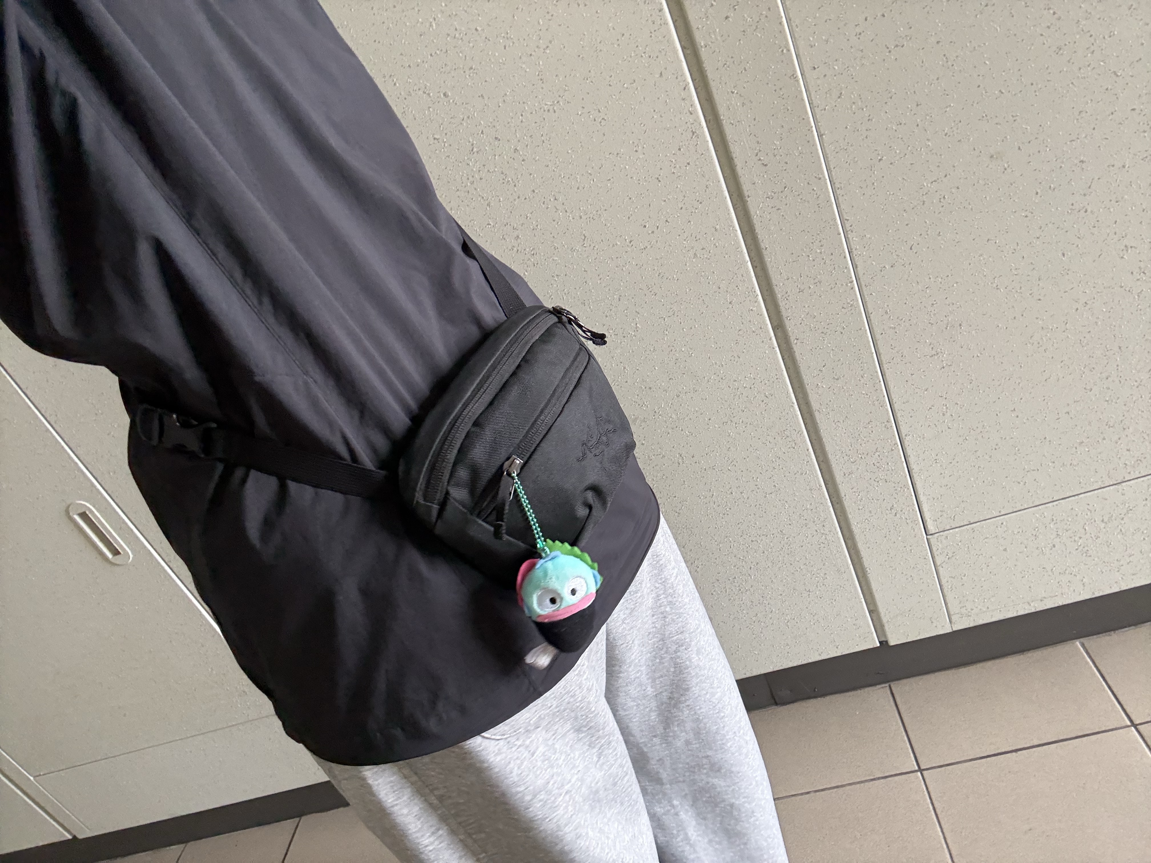 Arc'teryx Mantis 1 Waistpack Black II 착용 스타일