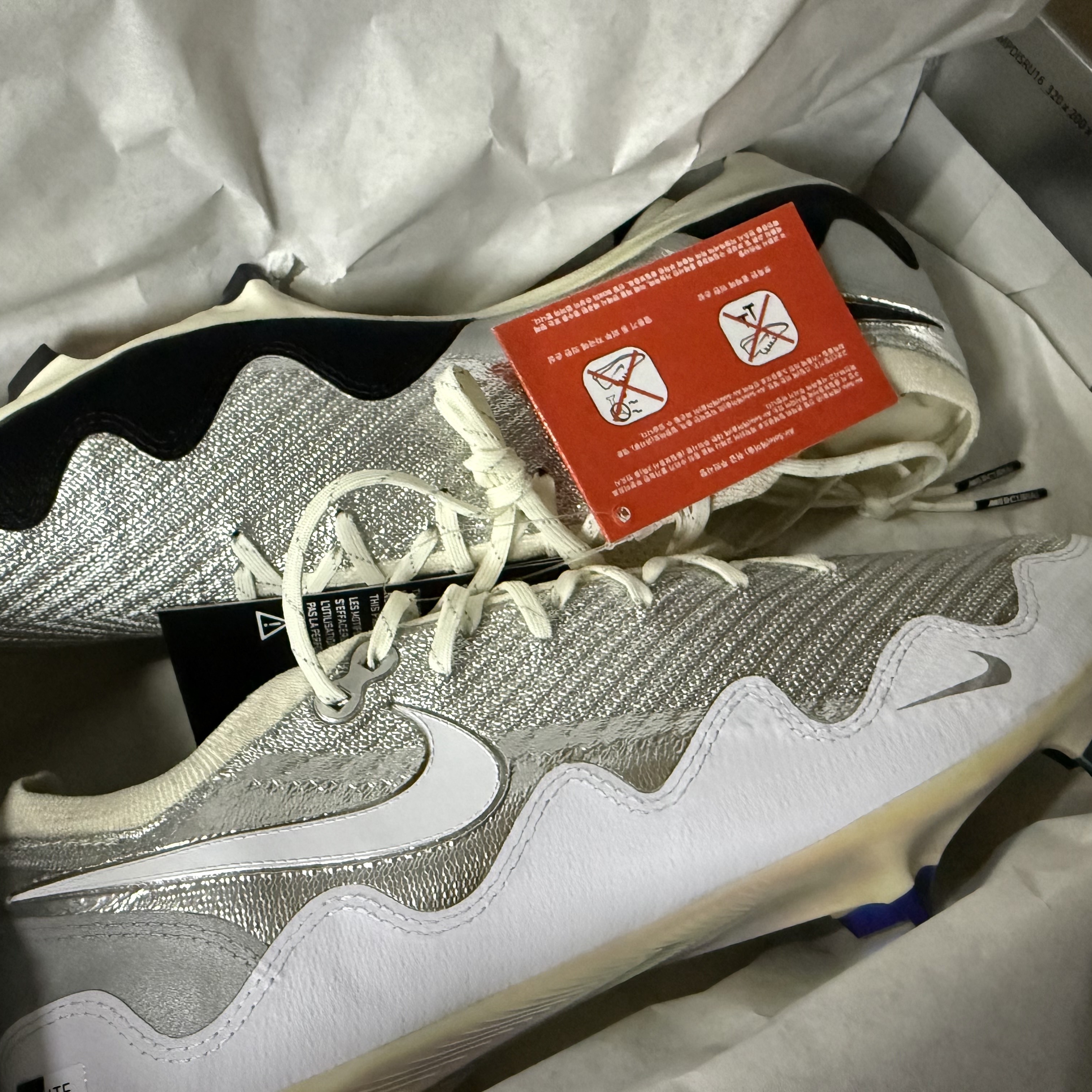 Nike x Patta Mercurial Zoom Vapor 16 Elite FG SE Unite Metallic Silver and Coconut Milk 착용 스타일 - 3