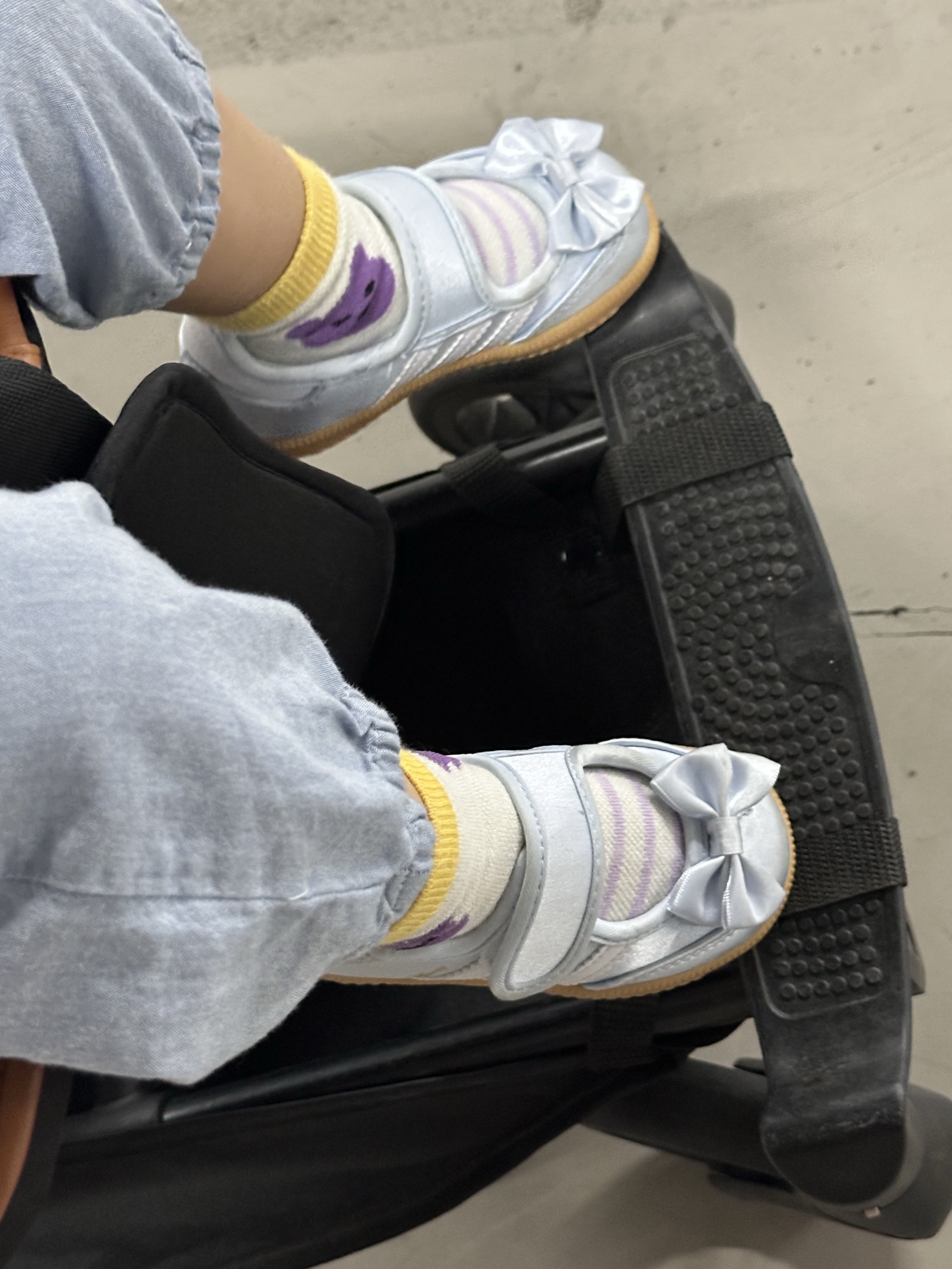 (Infant) Adidas x Disney Samba Jane Crystal Sky Cloud White 착용 스타일
