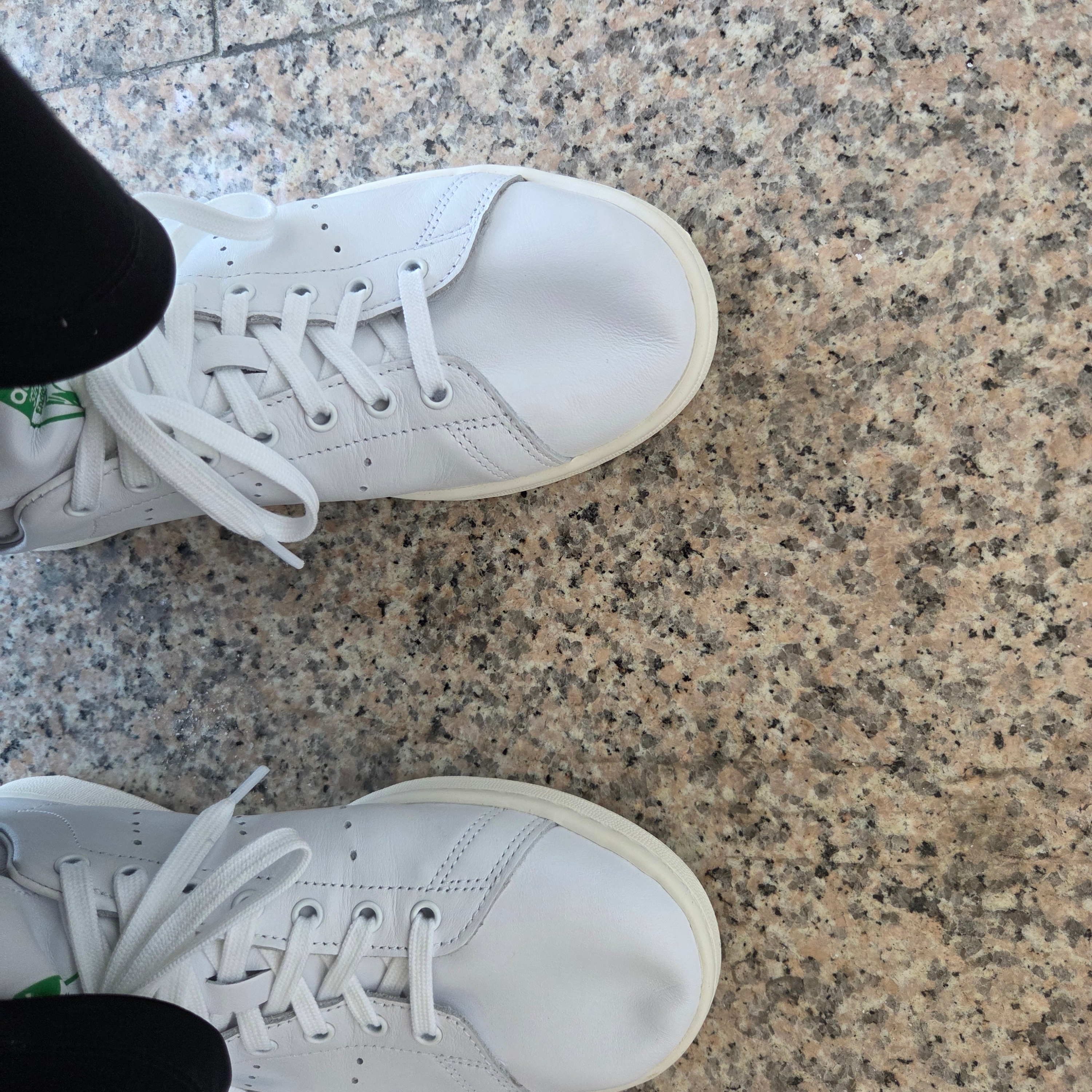 Adidas Stan Smith Decon Cloud White Green 착용 스타일