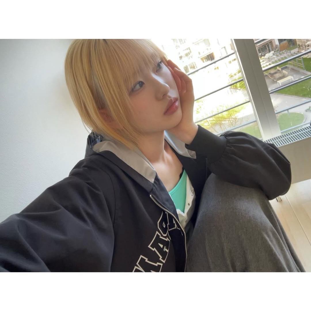ersco Arch Logo Track Jacket Black 착용 스타일 - 3