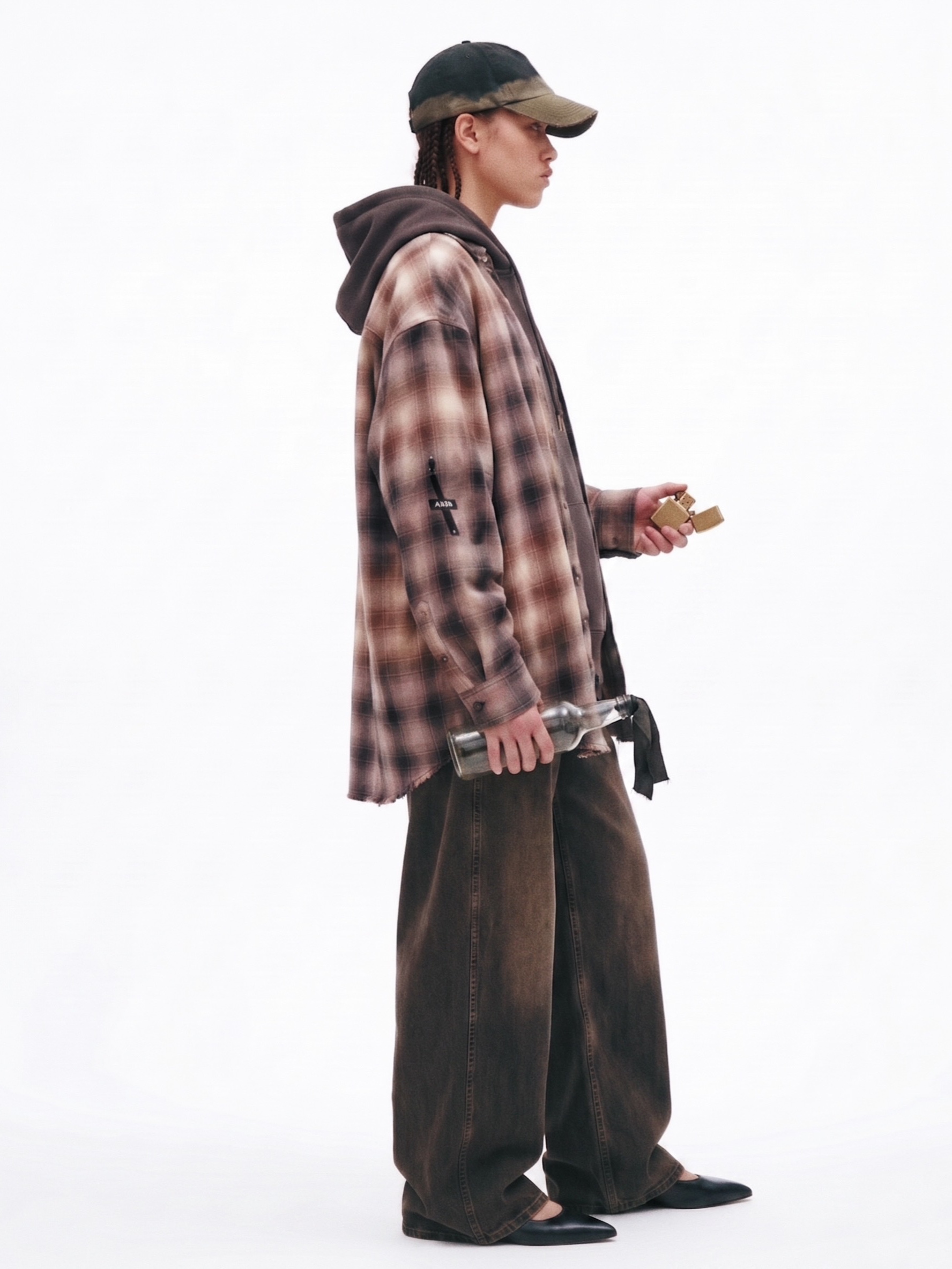 Heavy Rain Vintage Archive Printing T-shirt Cream, Heavy Rain Bleached Ombre Zipup Shirt Black 착용 스타일 - 2