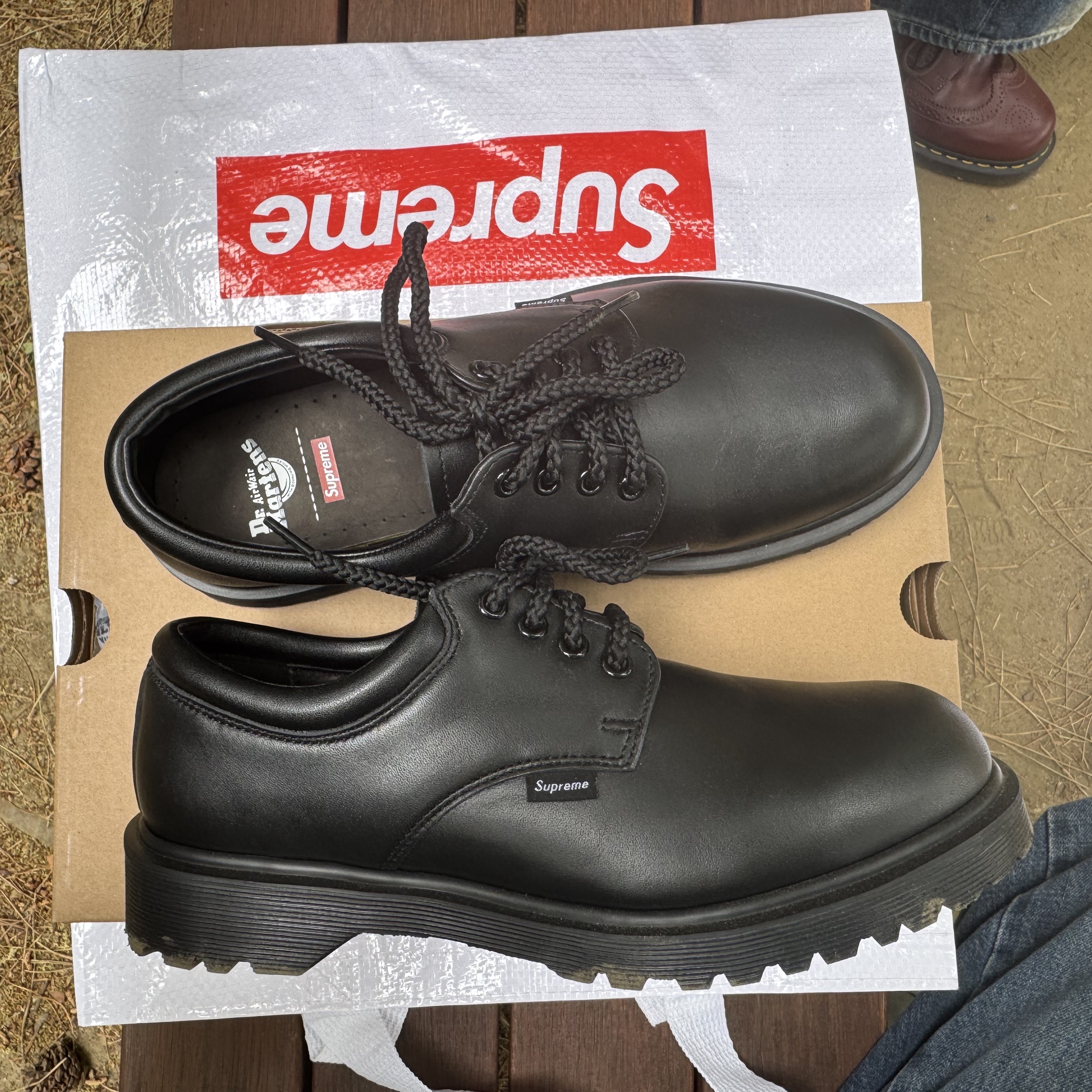 Dr. Martens x Supreme Postal Supreme 4-Eye Shoe Black - 26SS 착용 스타일