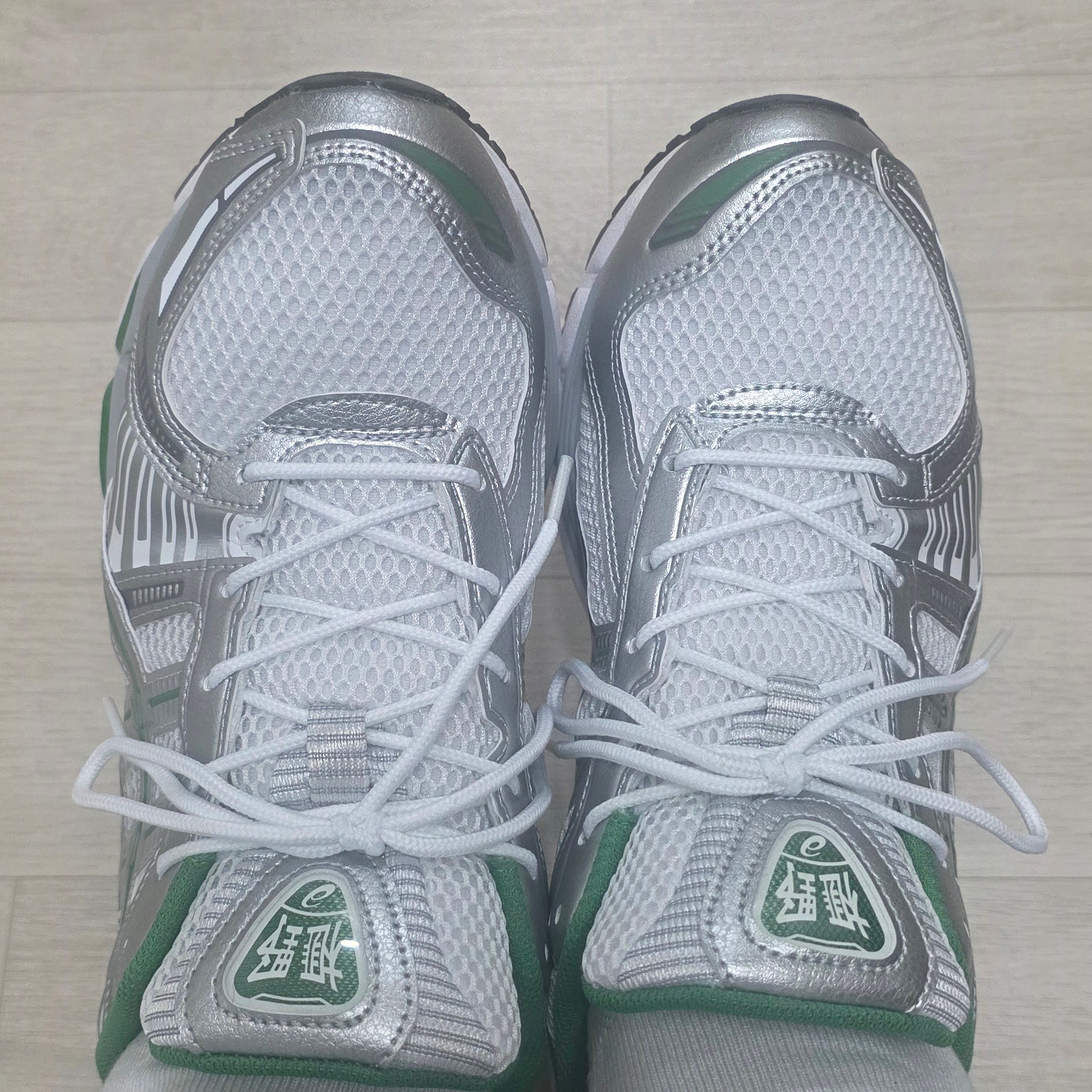 Asics Gel-Kayano 12.1 White Pure Silver 착용 스타일 - 2