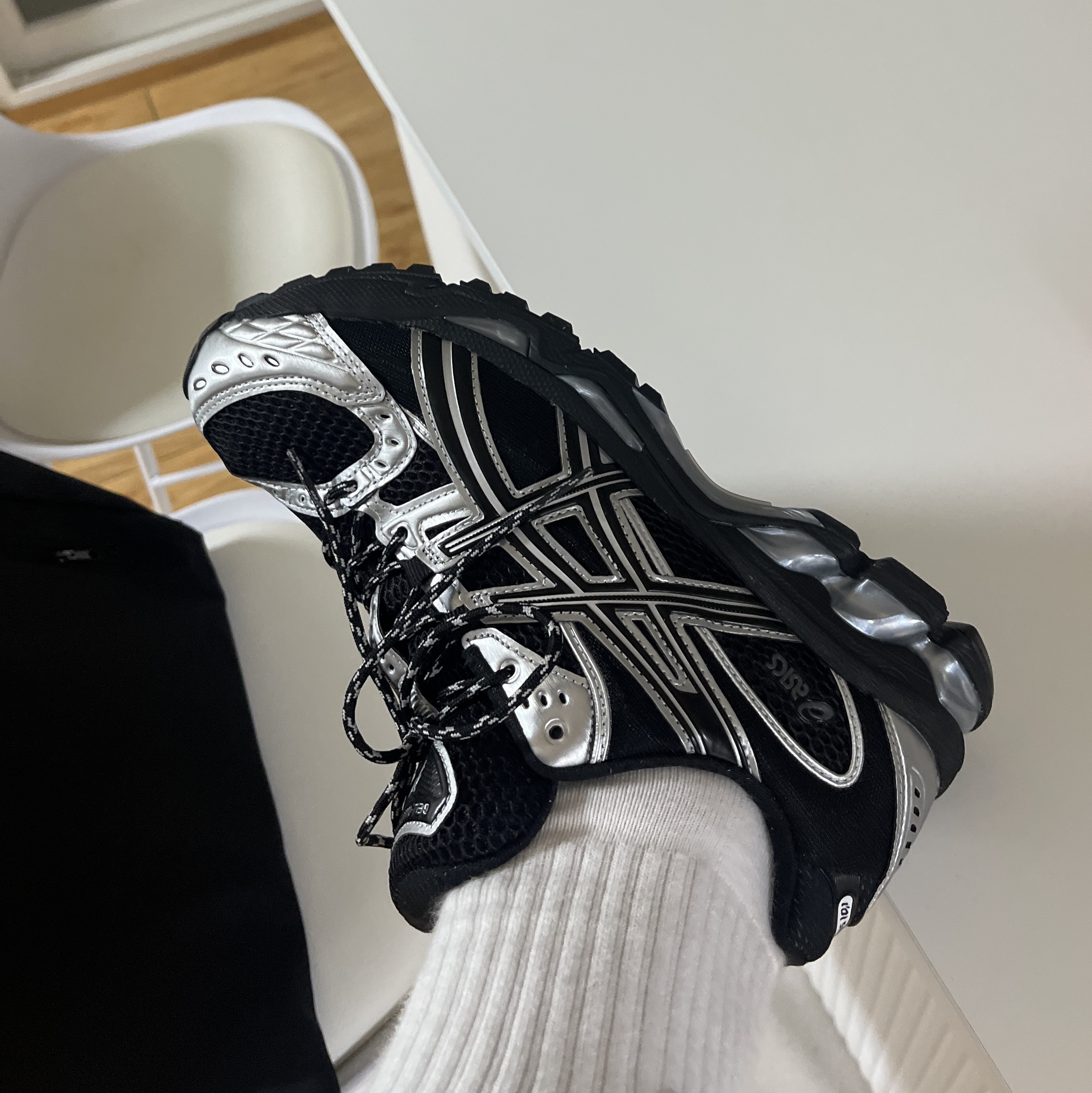 Asics Gel-Nimbus 10.1 Black Pure Silver - Korea Exclusive 착용 스타일