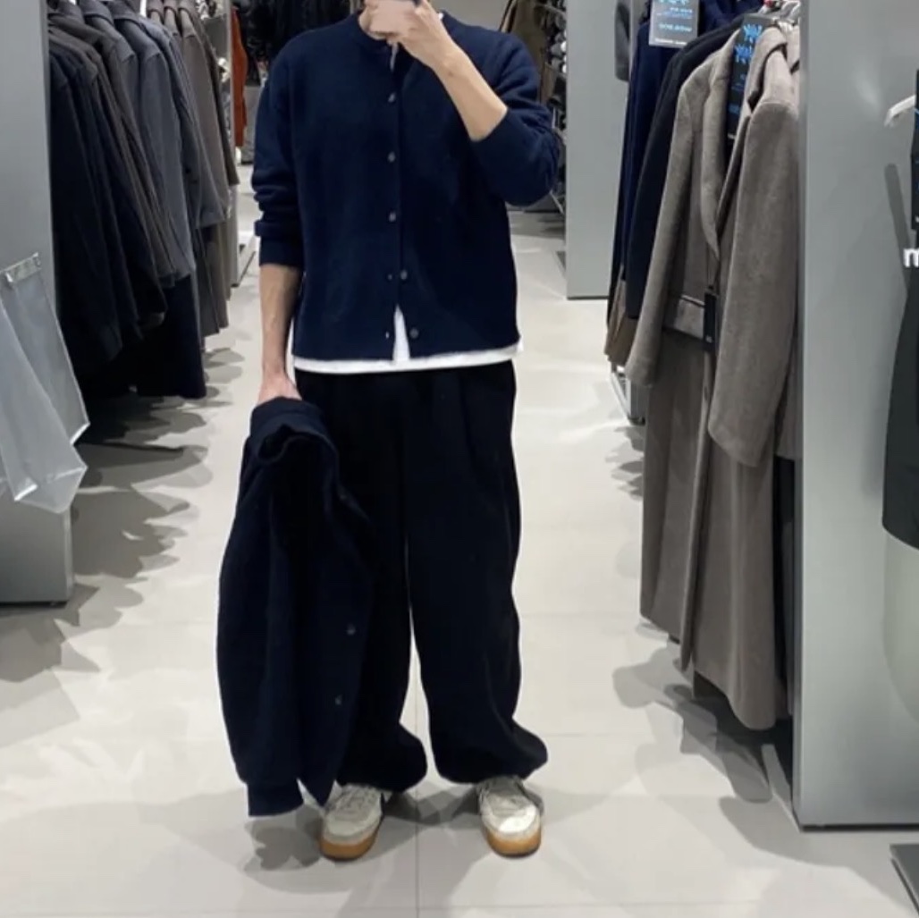 Millo Archive Crop Move Cardigan Navy 착용 스타일