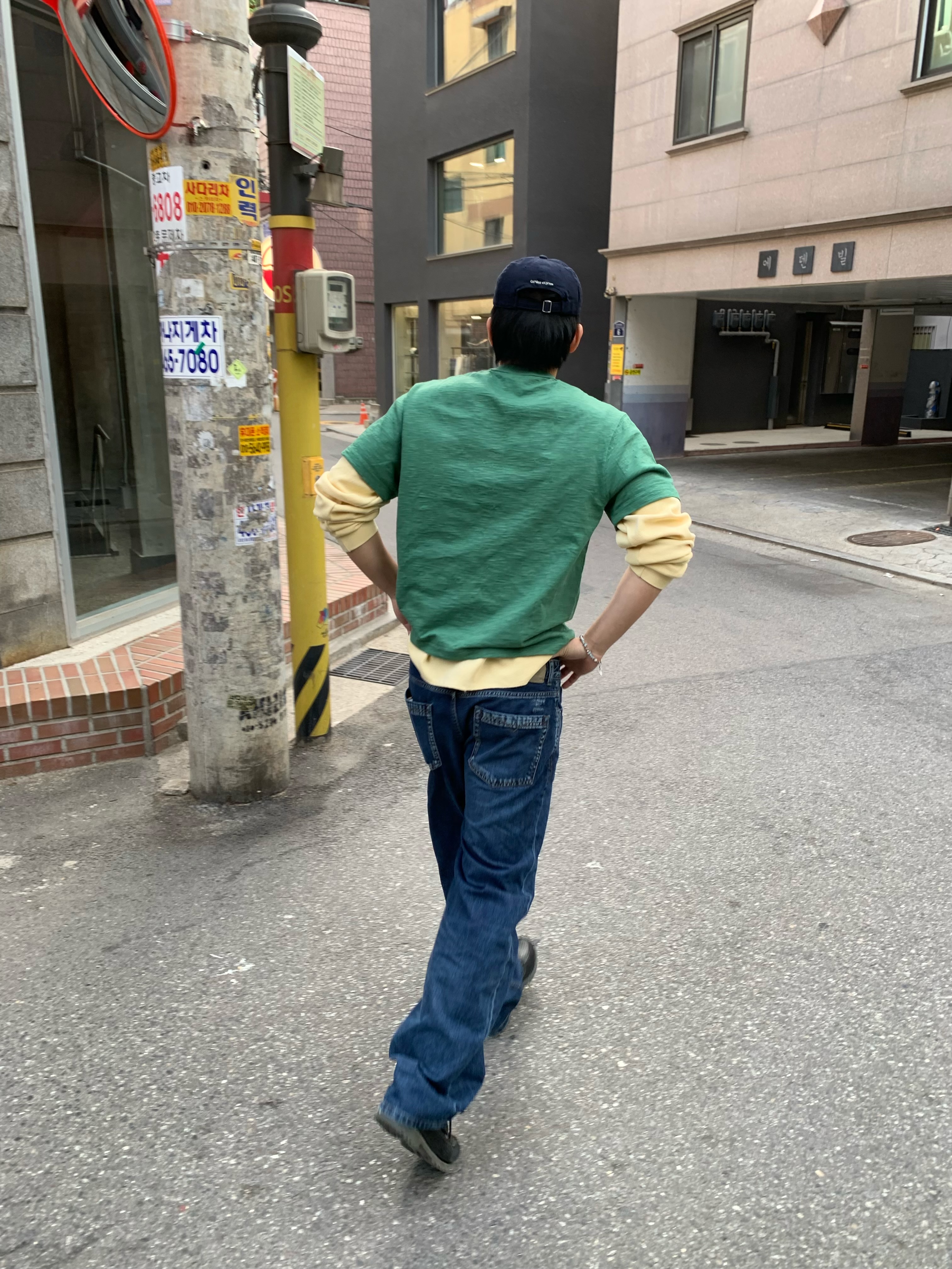 CHOWOO Loose Straight Biker Denim Pants Washed Navy 착용 스타일 - 2