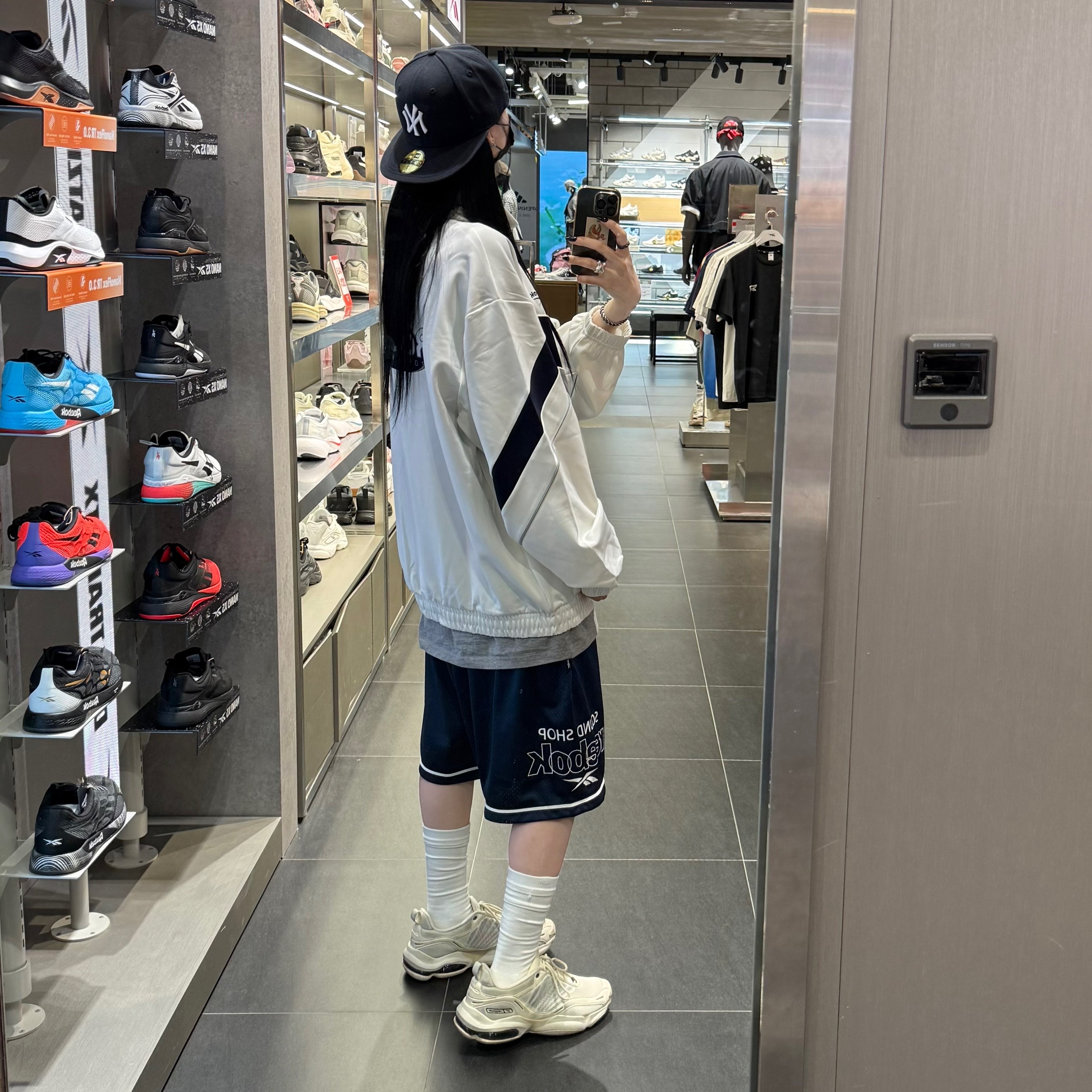 New Era 59Fifty MLB Authentic New York Yankees Game Navy, Reebok DMX Series 3000 Chalk Alabaster 착용 스타일