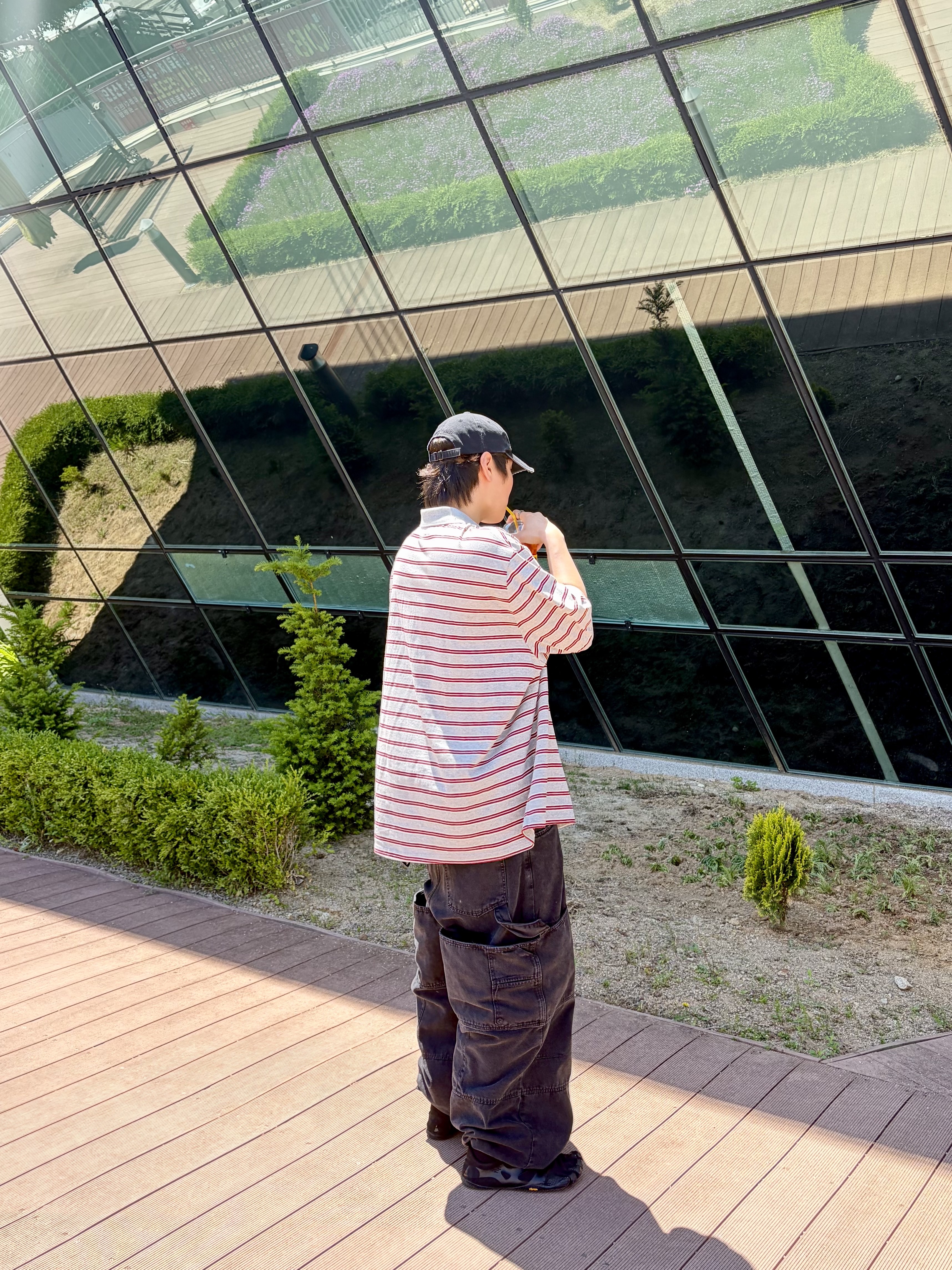 MJD Oversized Stripe Polo Melange Grey, Nonnod Hollow Destroyed Cap Vintage Black 착용 스타일 - 3