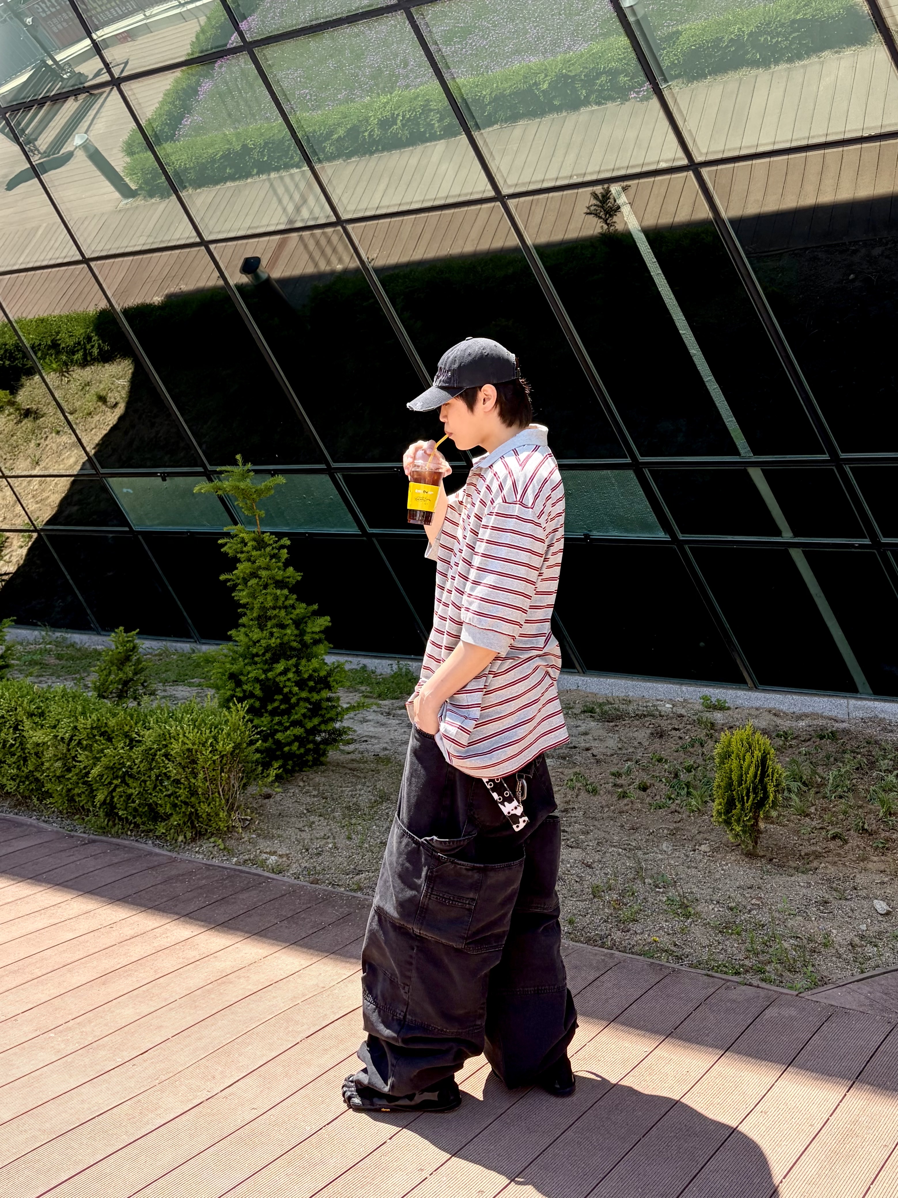 MJD Oversized Stripe Polo Melange Grey, Nonnod Hollow Destroyed Cap Vintage Black 착용 스타일 - 1